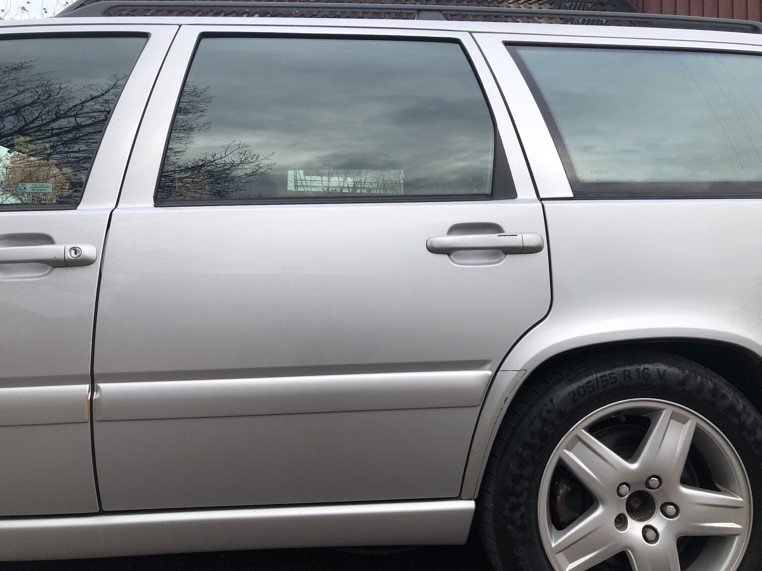 Exteriörbild på 1998 Volvo V70 R AWD