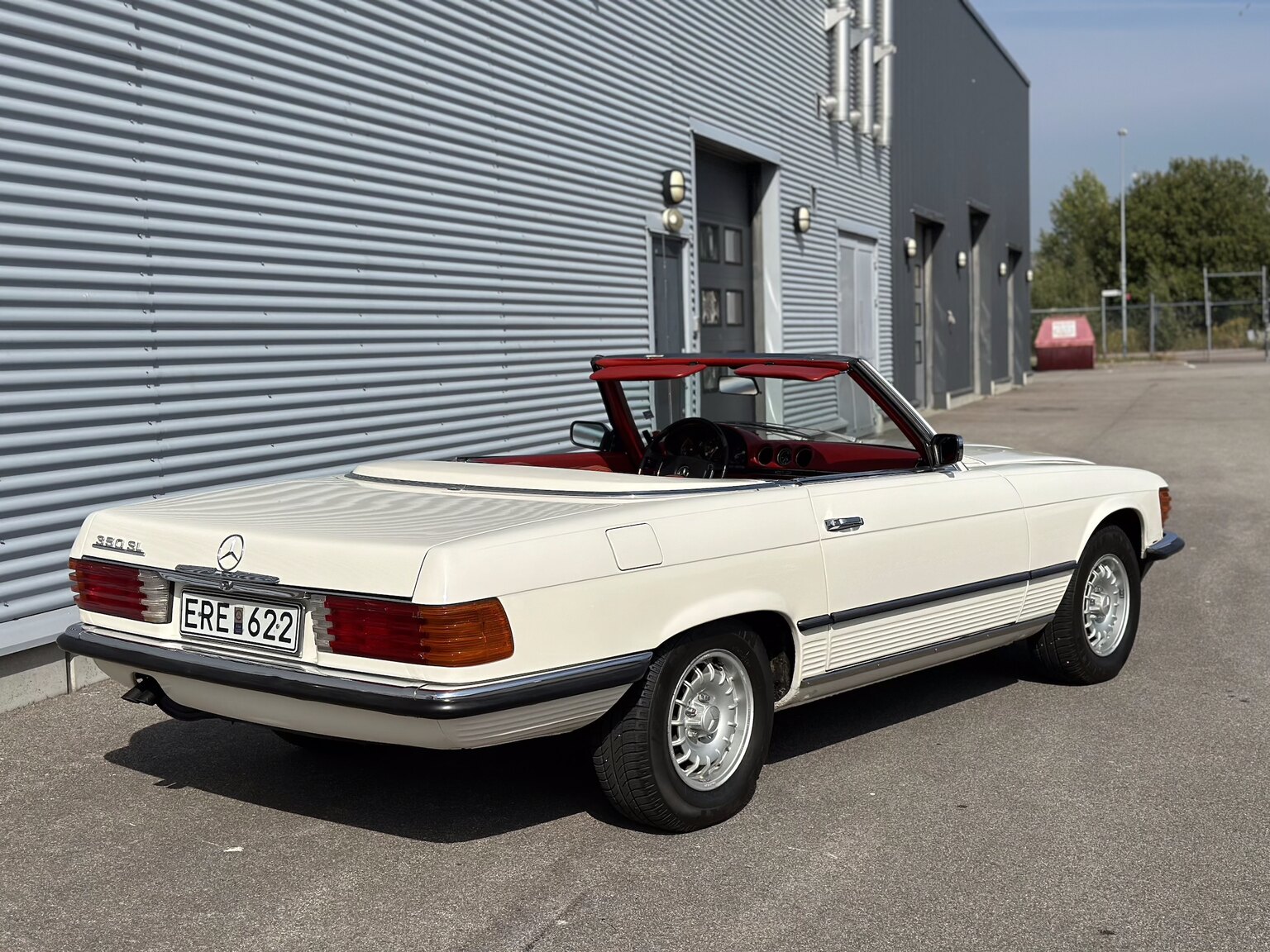 Exterior image of 1972 Mercedes-Benz 350 SL