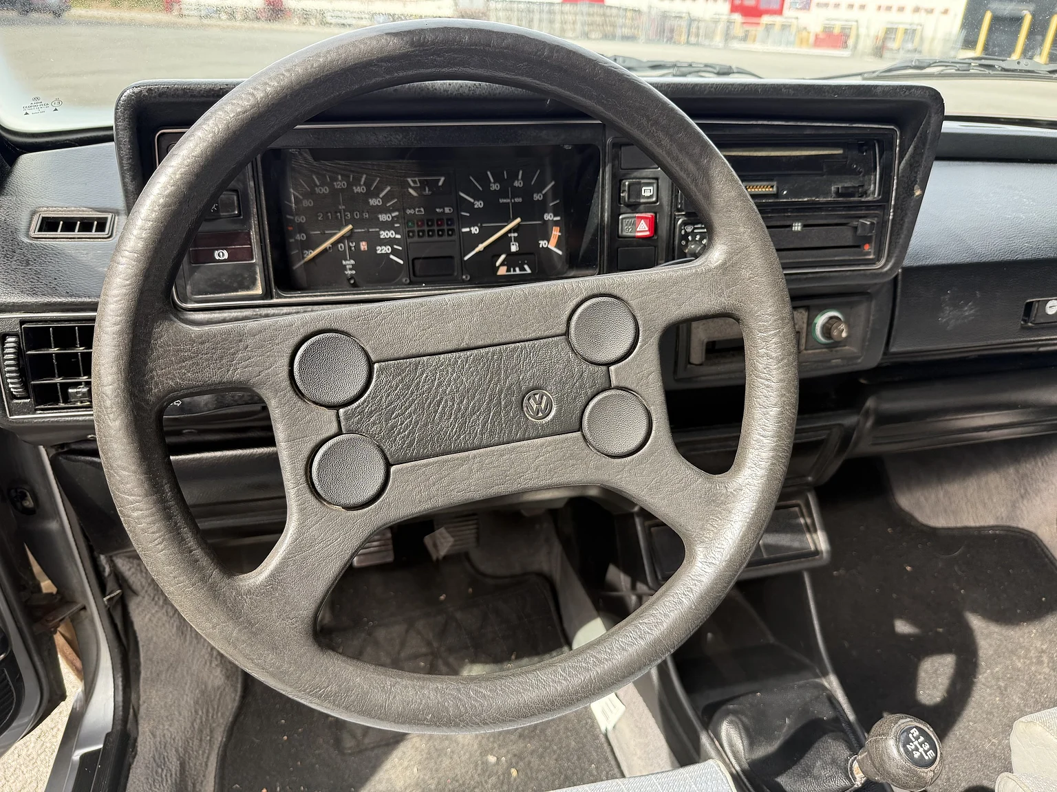 Innenraumfoto von 1987 VW Golf Cabriolet (3)