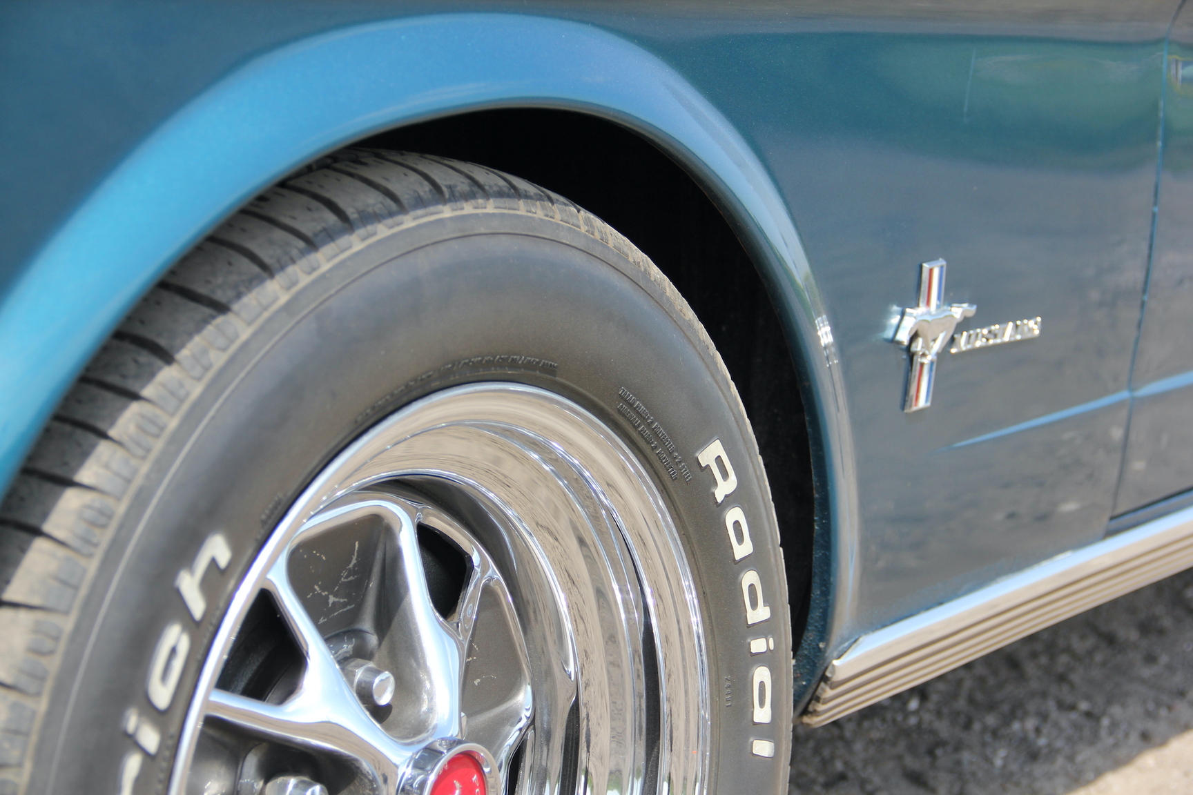 Exteriörbild på 1966 Ford Mustang 289 Cabriolet (53)