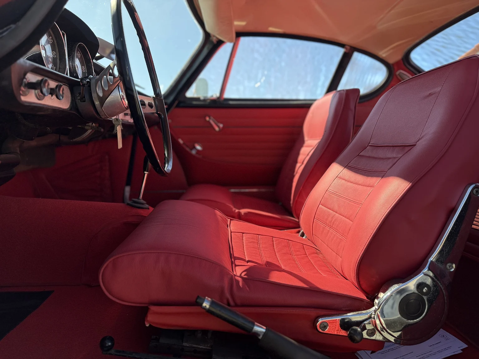 Innenraumfoto von 1966 Volvo P 1800S (4)