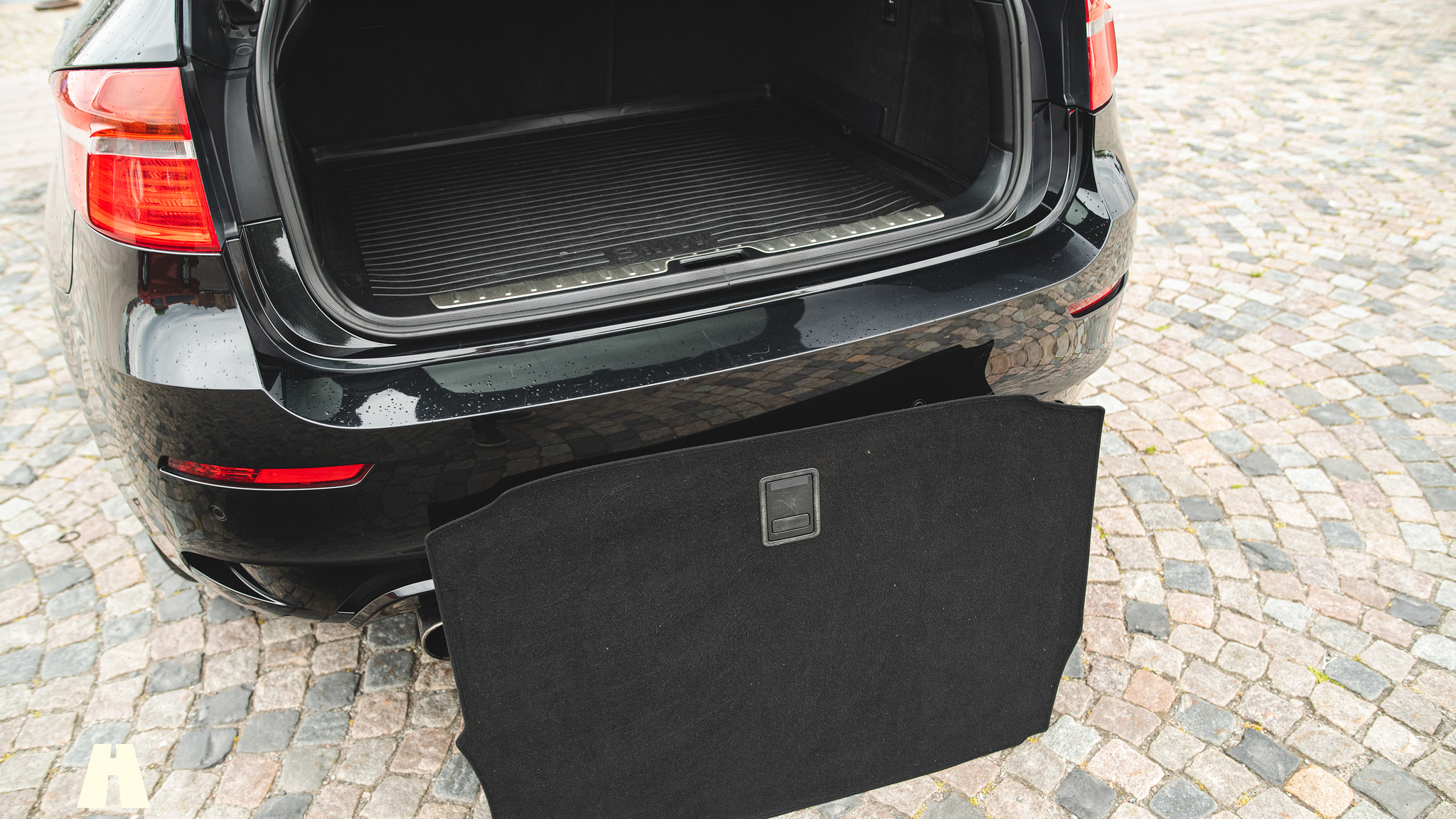 Innenraumfoto von 2010 BMW X6 M Ferrita 555HK (73)