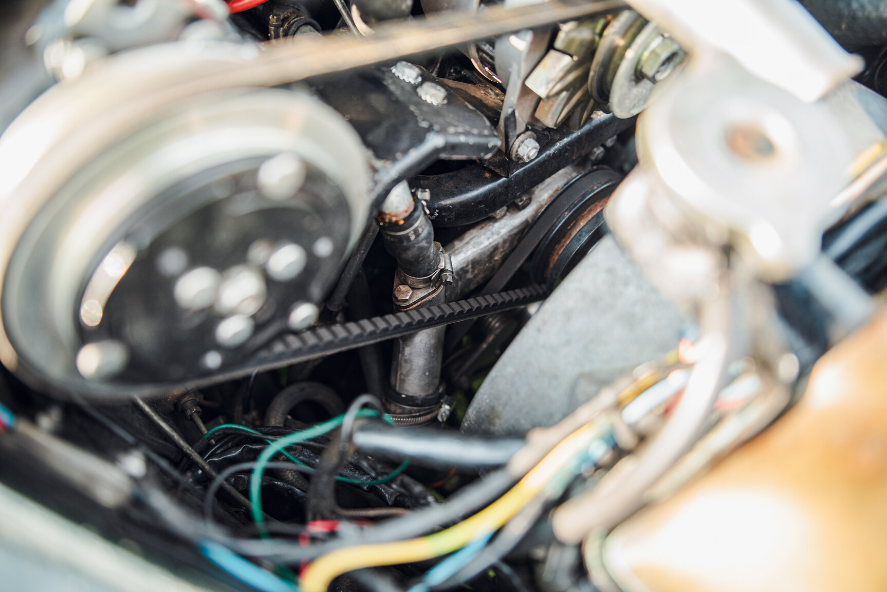 Image of 1965 Daimler 250 V8 mechanics