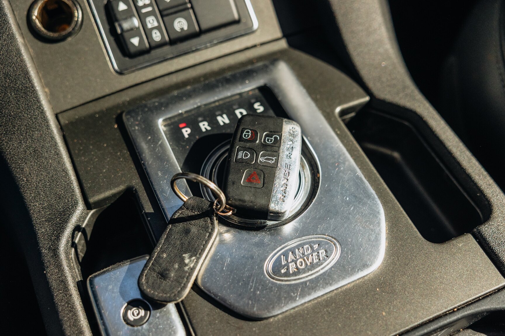 Interior image of 2015 Land Rover Discovery 3.0 TDV6