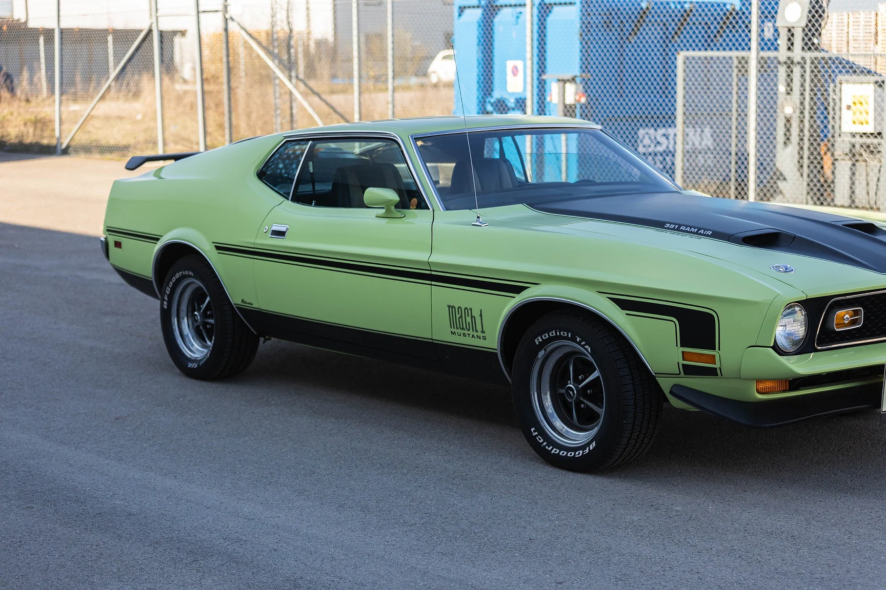 Exteriörbild på 1971 Ford Mustang Mach 1 351cui (4)