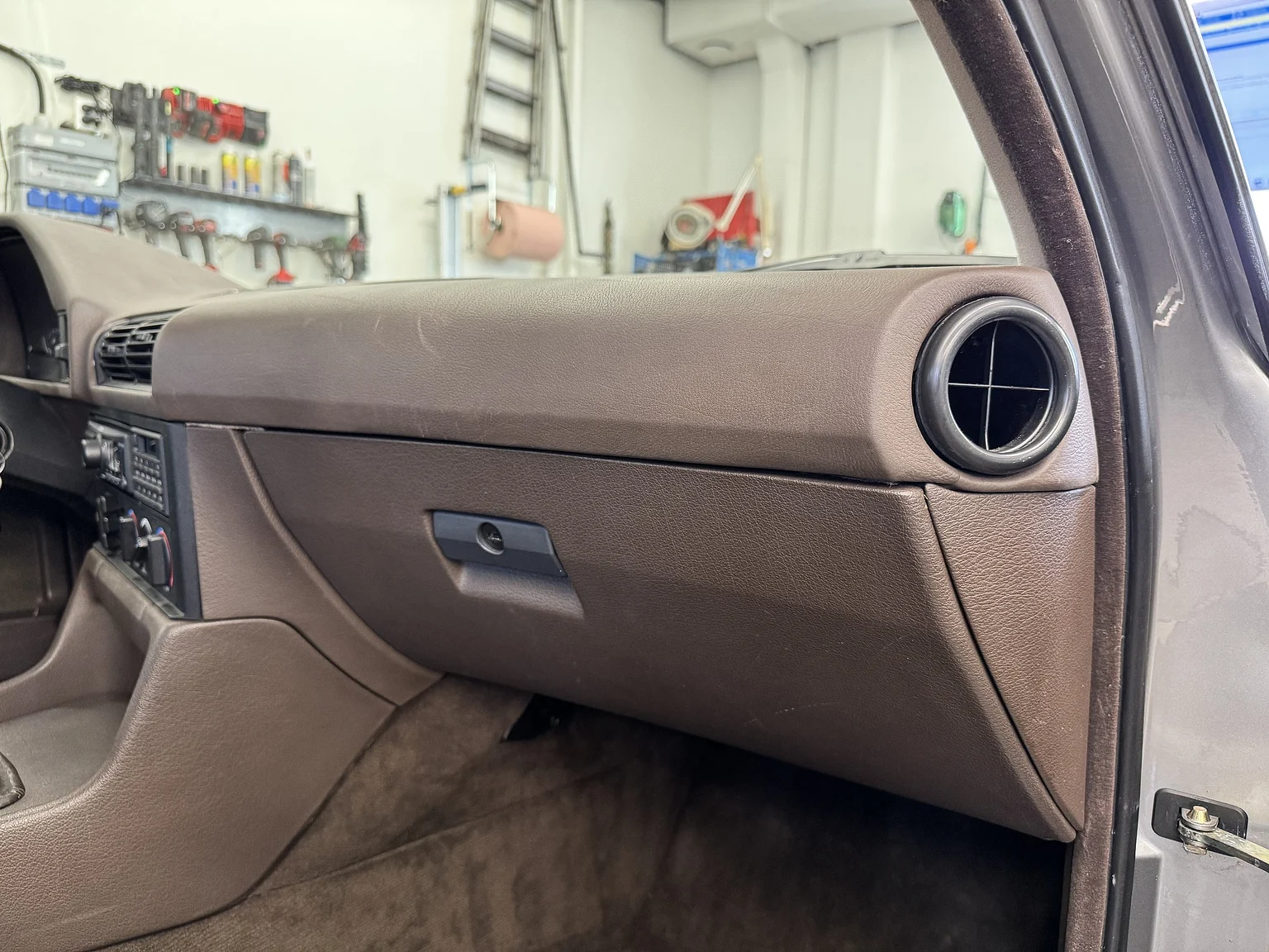 Interior image of 1988 BMW 535i - NO RESERVE (58)