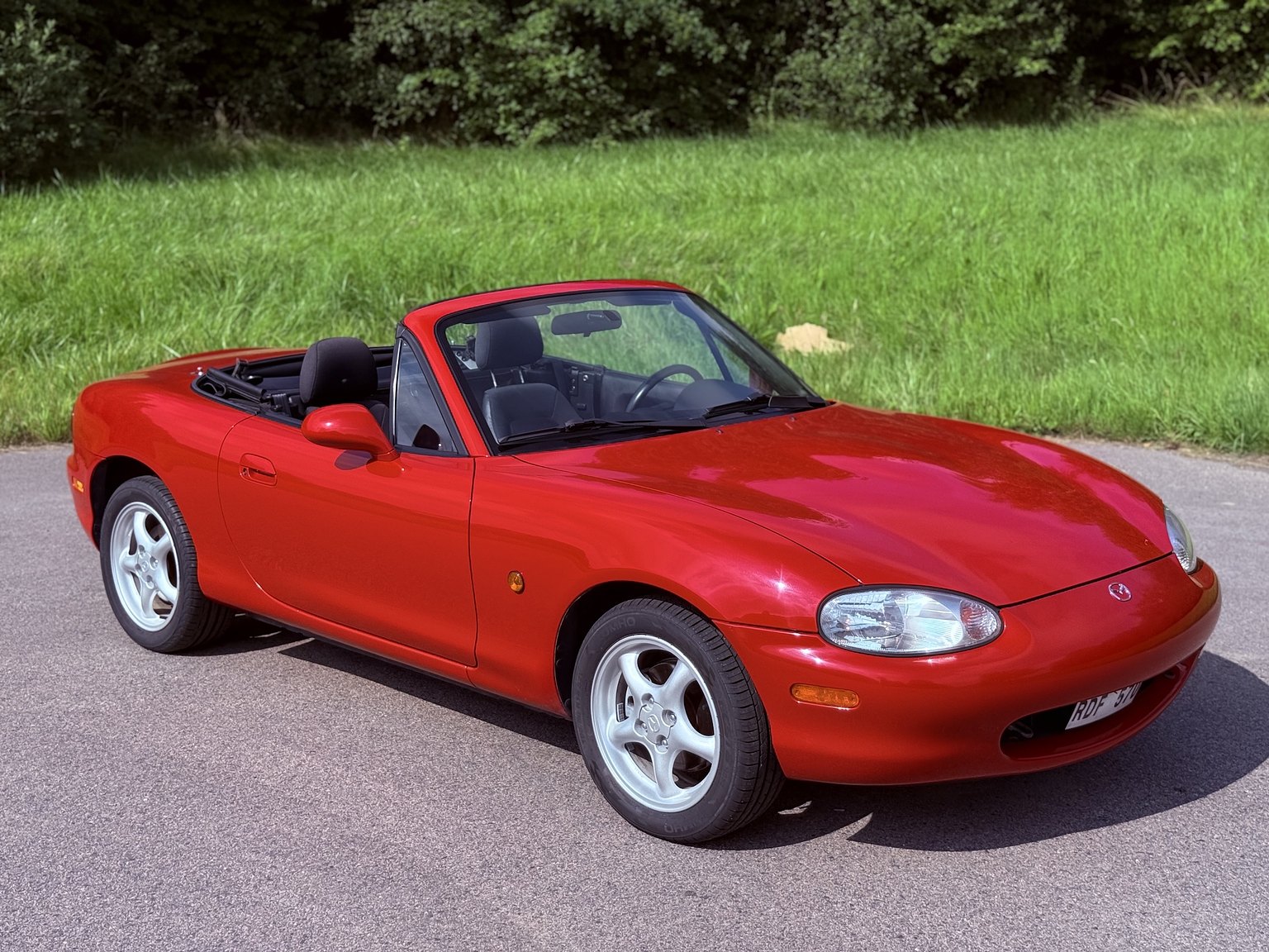 Exteriörbild på 1999 Mazda MX-5