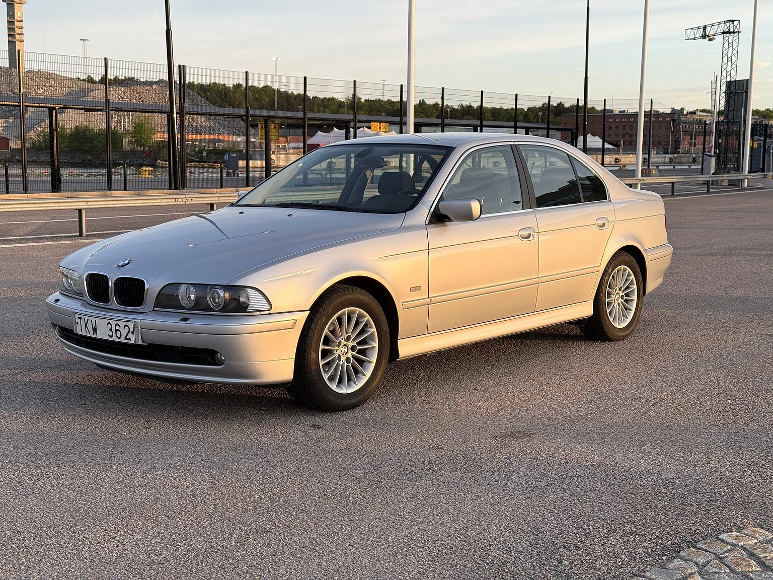 Exteriörbild på 2002 BMW 520i (1)
