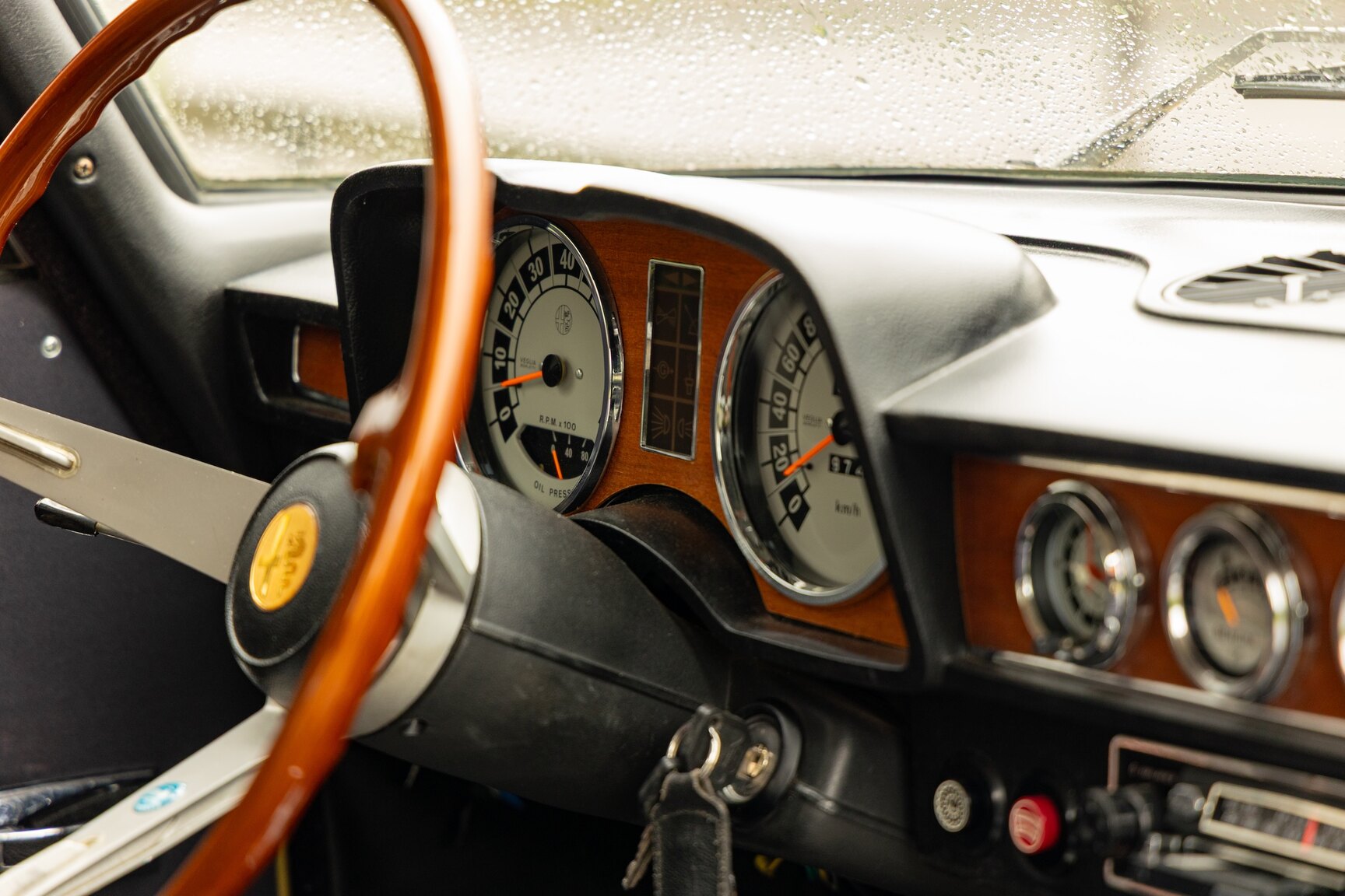 Interior image of 1974 Alfa Romeo Berlina 2000