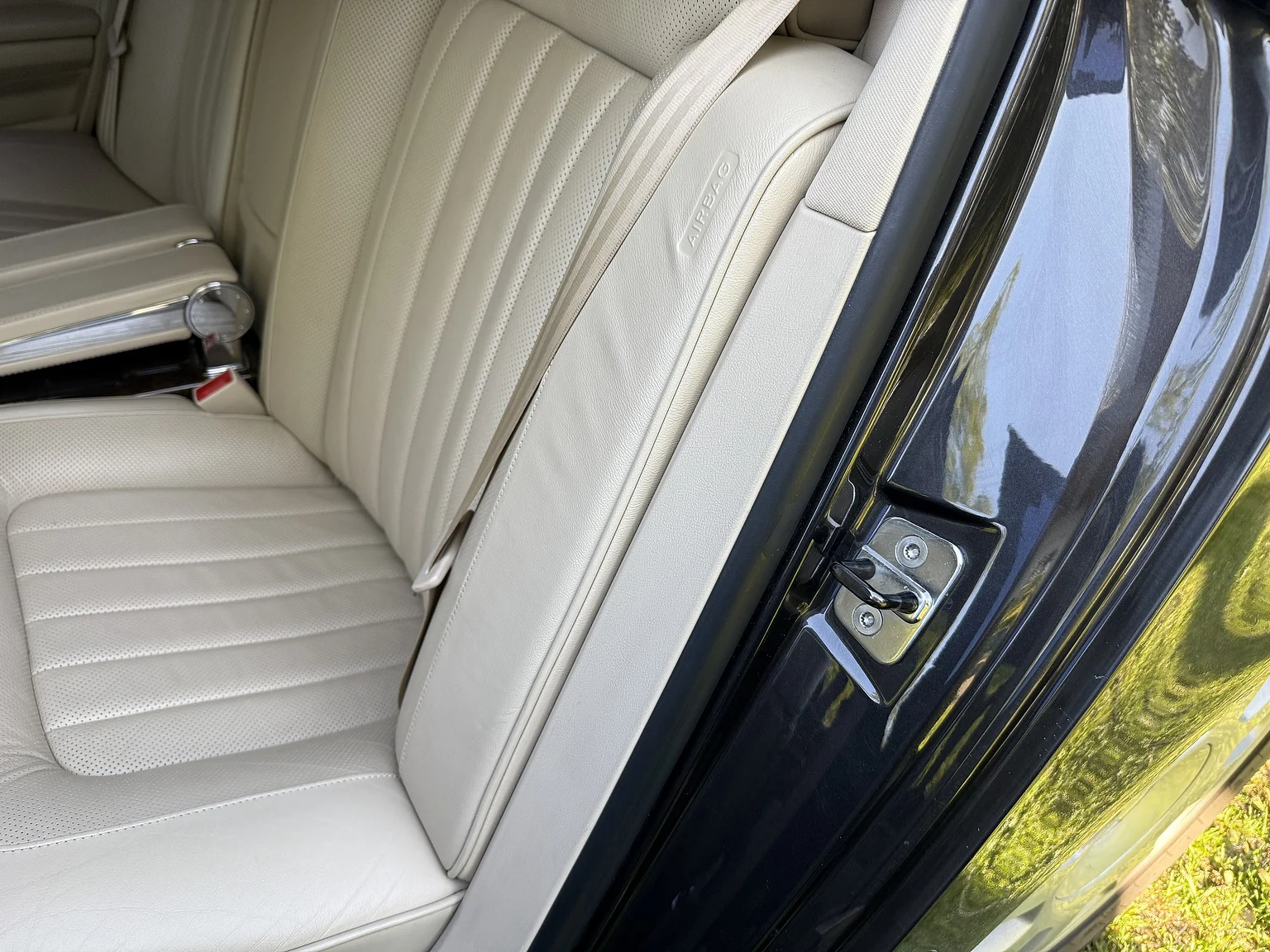 Innenraumfoto von 2009 Volkswagen Phaeton W12 LWB Executive (37)
