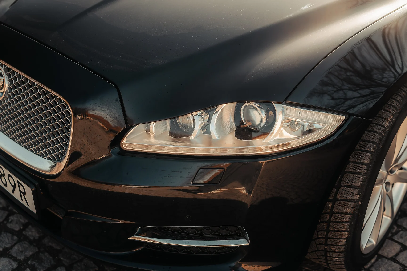 Exterior image of 2012 Jaguar XJ (49)