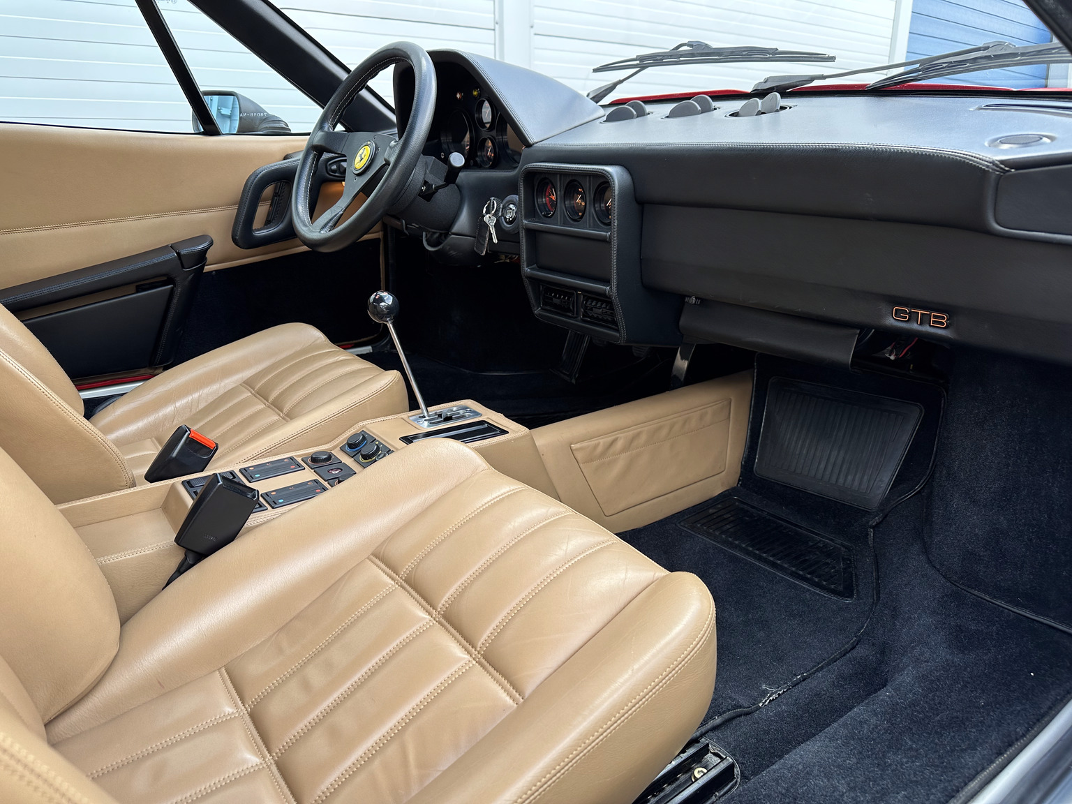 Interiörbild 1988 Ferrari 328 GTB