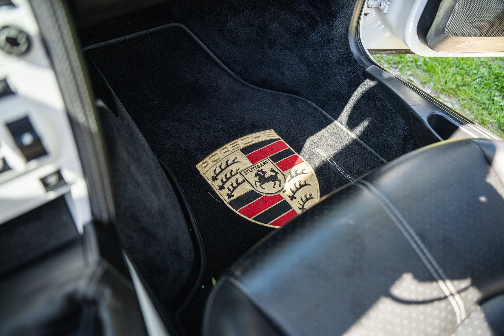 Interior image of 2008 Porsche 911 Turbo Cabriolet (46)