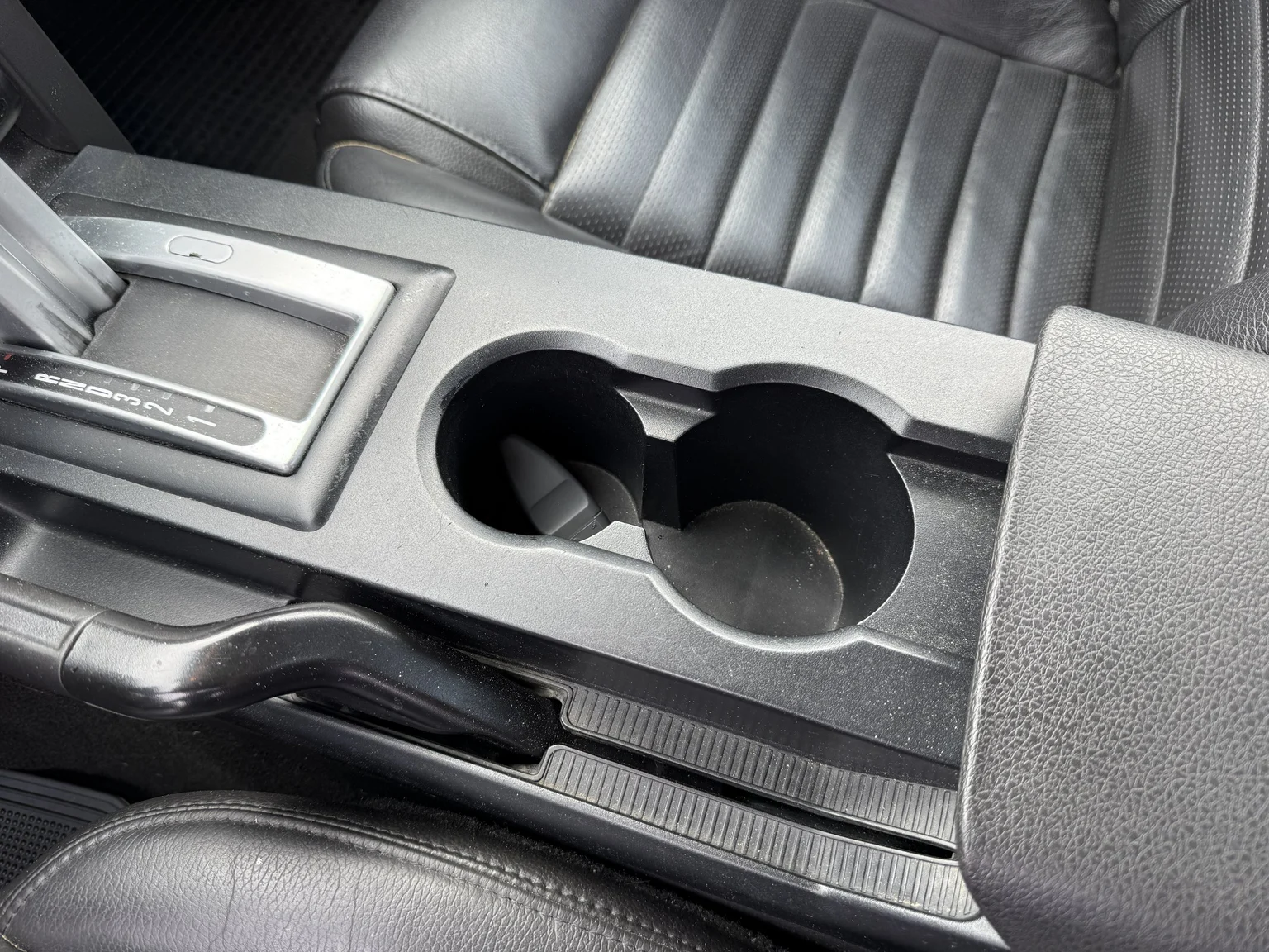 Innenraumfoto von 2006 Ford Mustang GT (25)