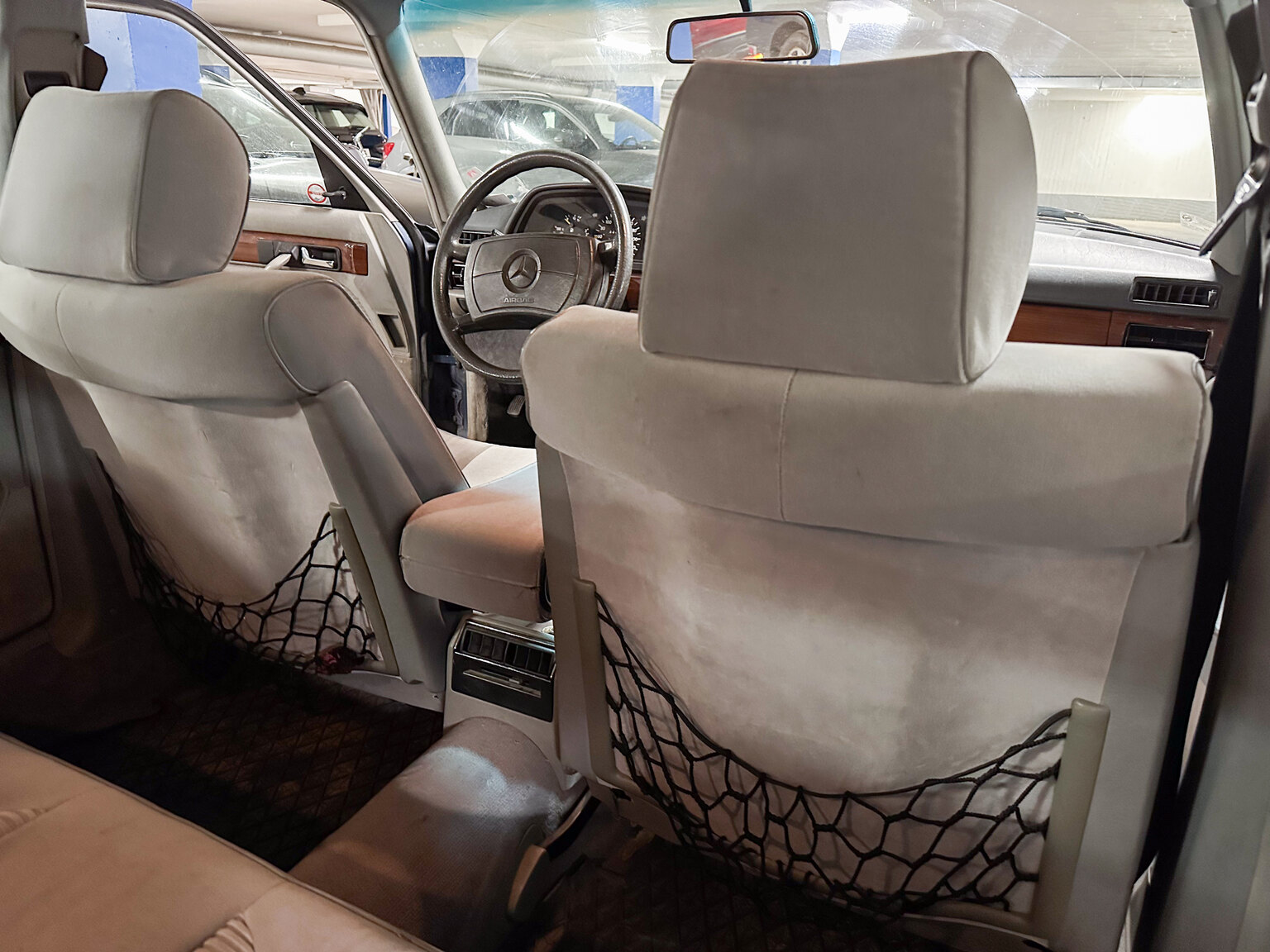 Interior image of 1985 Mercedes-Benz 500 SEL