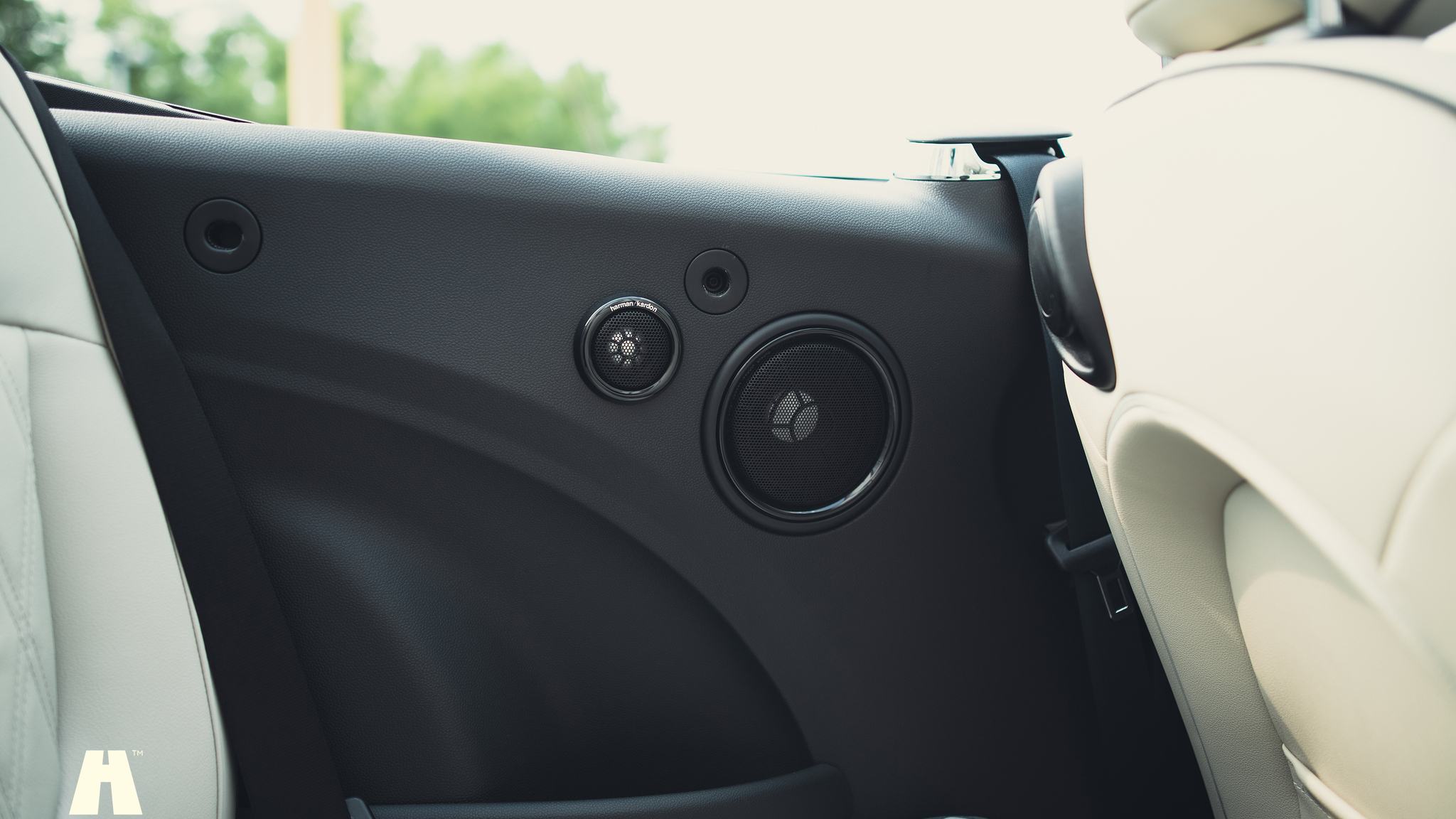 Innenraumfoto von 2021 Mini John Cooper Works Cabriolet  (64)