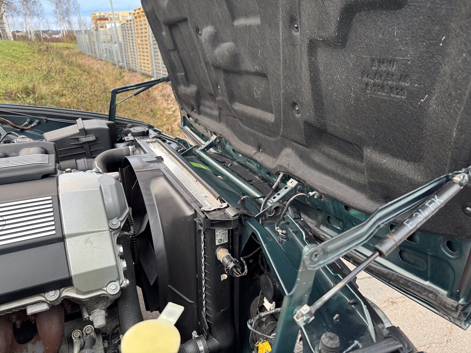 Image of 1996 BMW 520i Touring mechanics