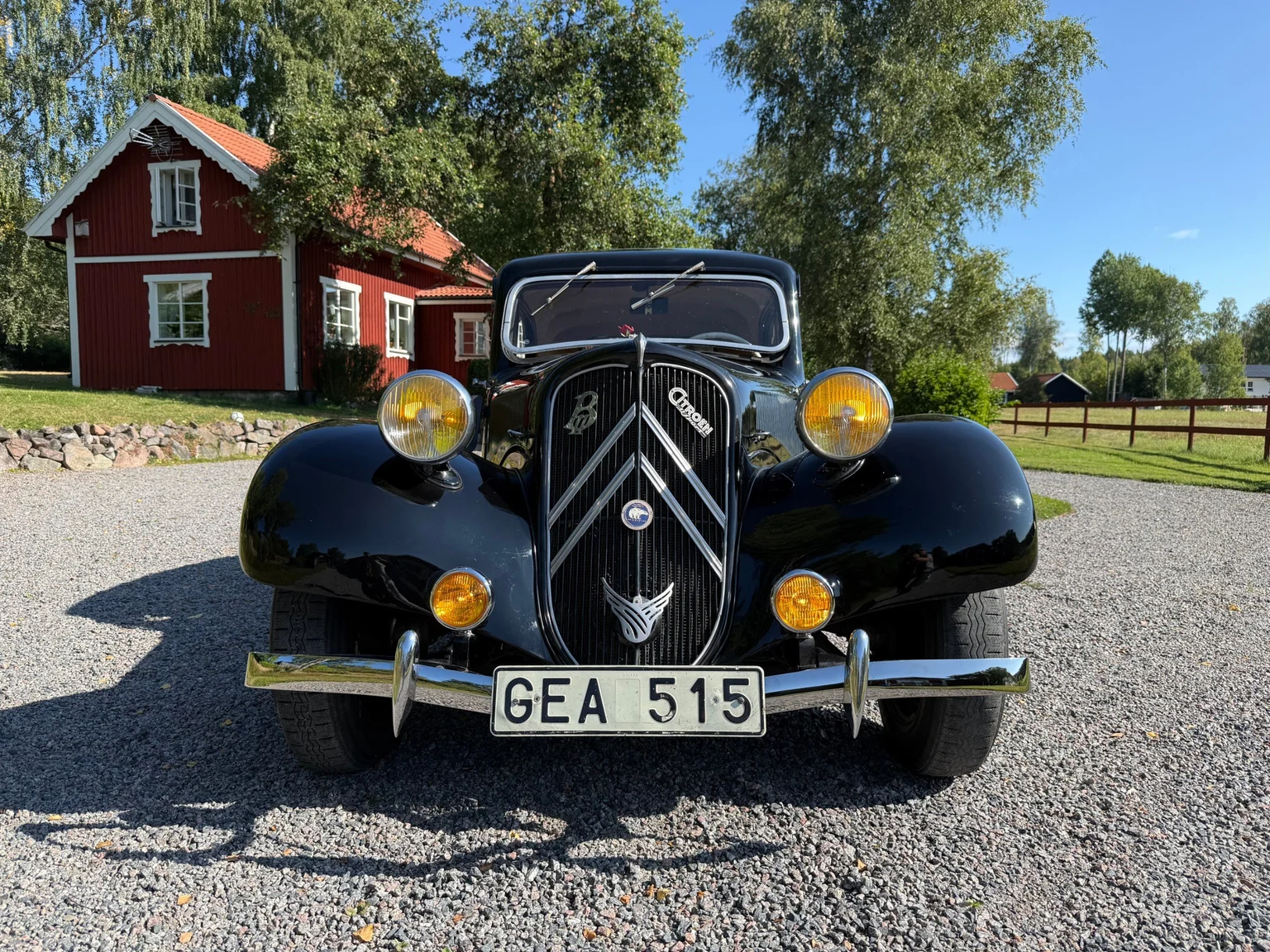 Exterior image of 1951 Citroën CV 11  Sedan  (2)