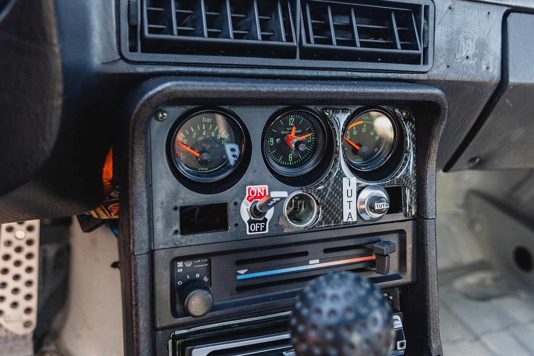 Innenraumfoto von 1982 Porsche 944 Trackday (4)