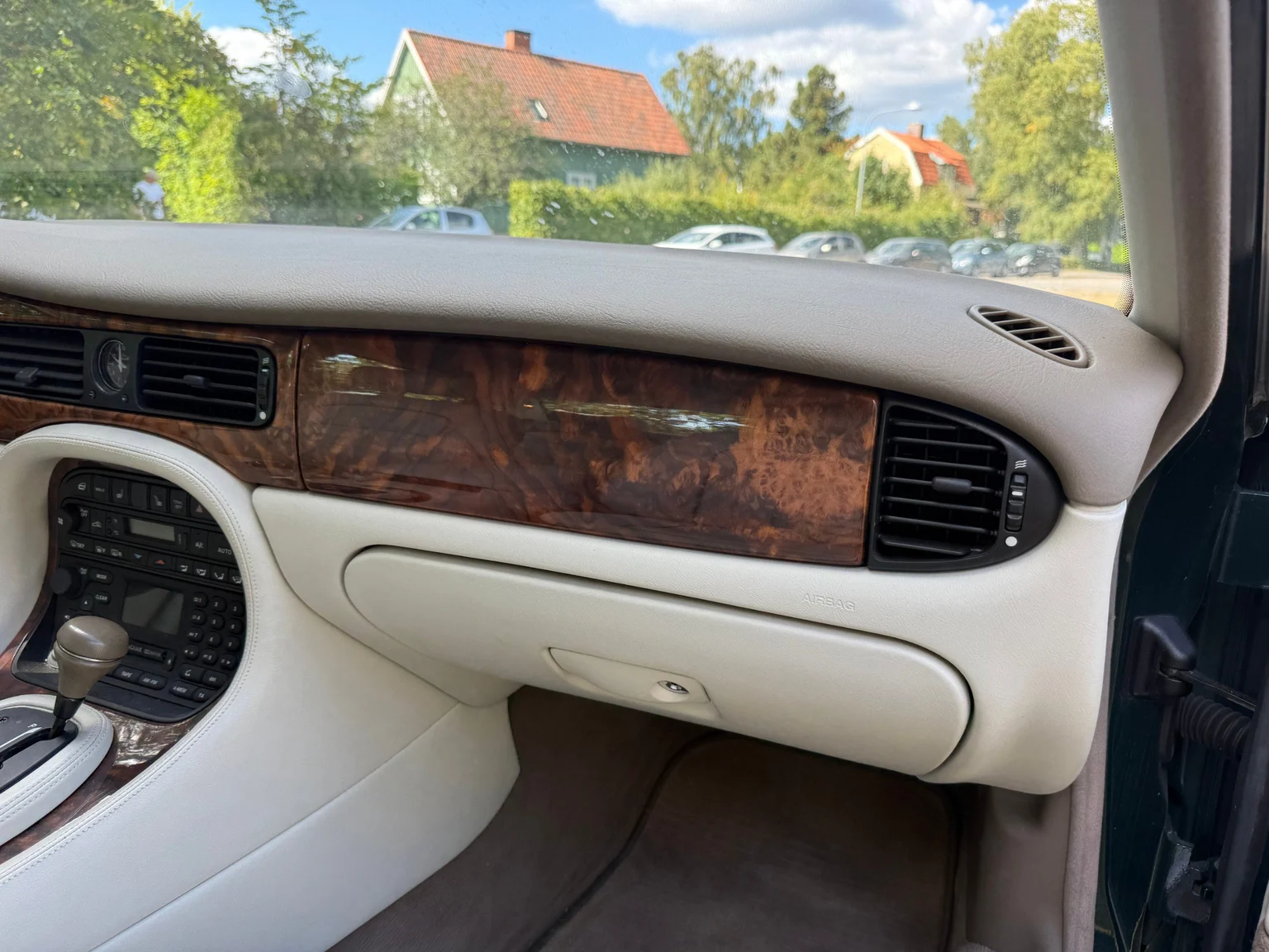 Innenraumfoto von 2001 Jaguar XJ Sovereign 4.0 V8 (44)