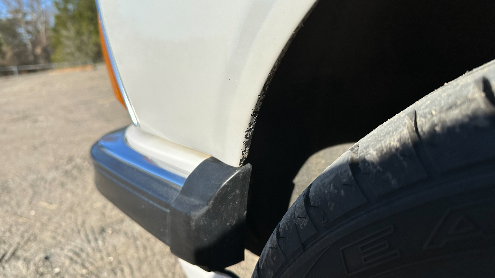 Exteriörbild på 1984 BMW 745i Executive Automat