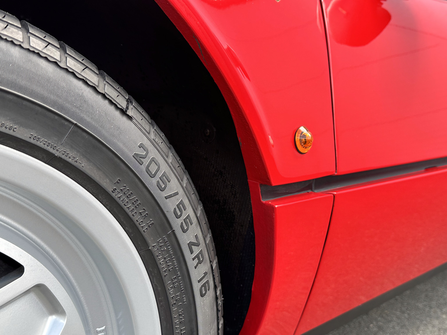Exteriörbild på 1988 Ferrari 328 GTB