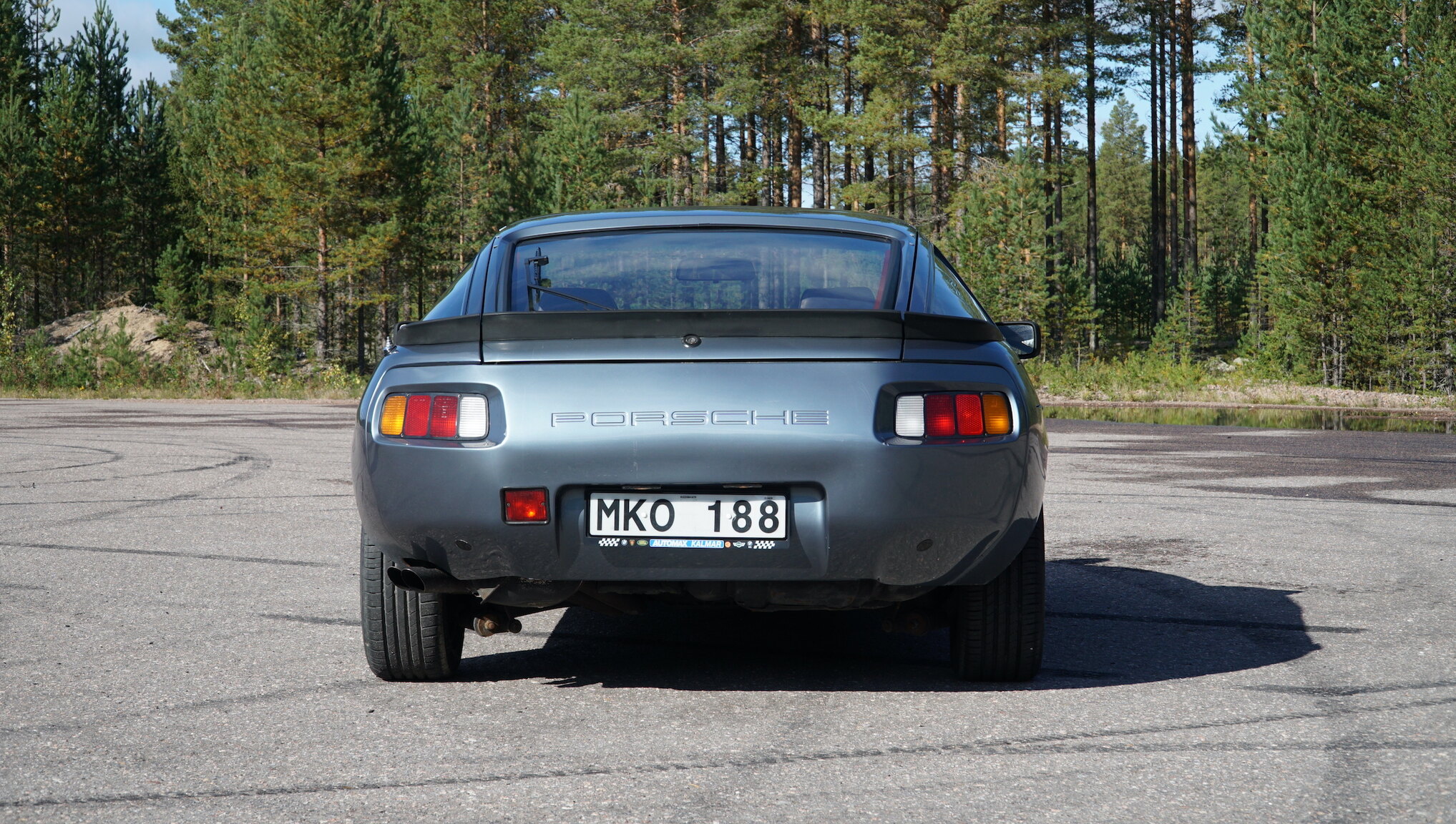 Exterior image of 1983 Porsche 928S (8)