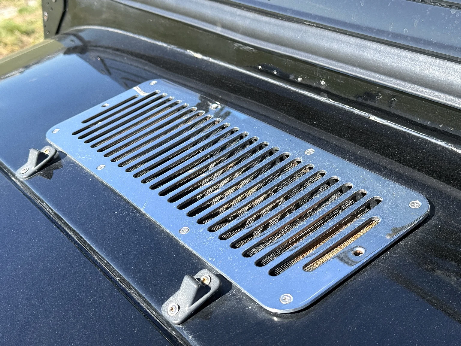 Exterior image of 1990 Jeep Wrangler Islander (28)