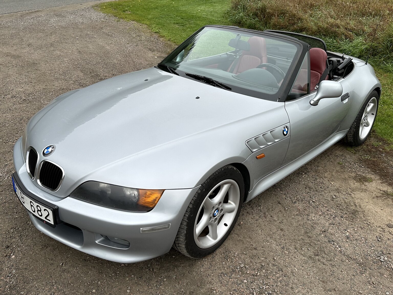 Exterior image of 1997 BMW Z3 2.8 Roadster