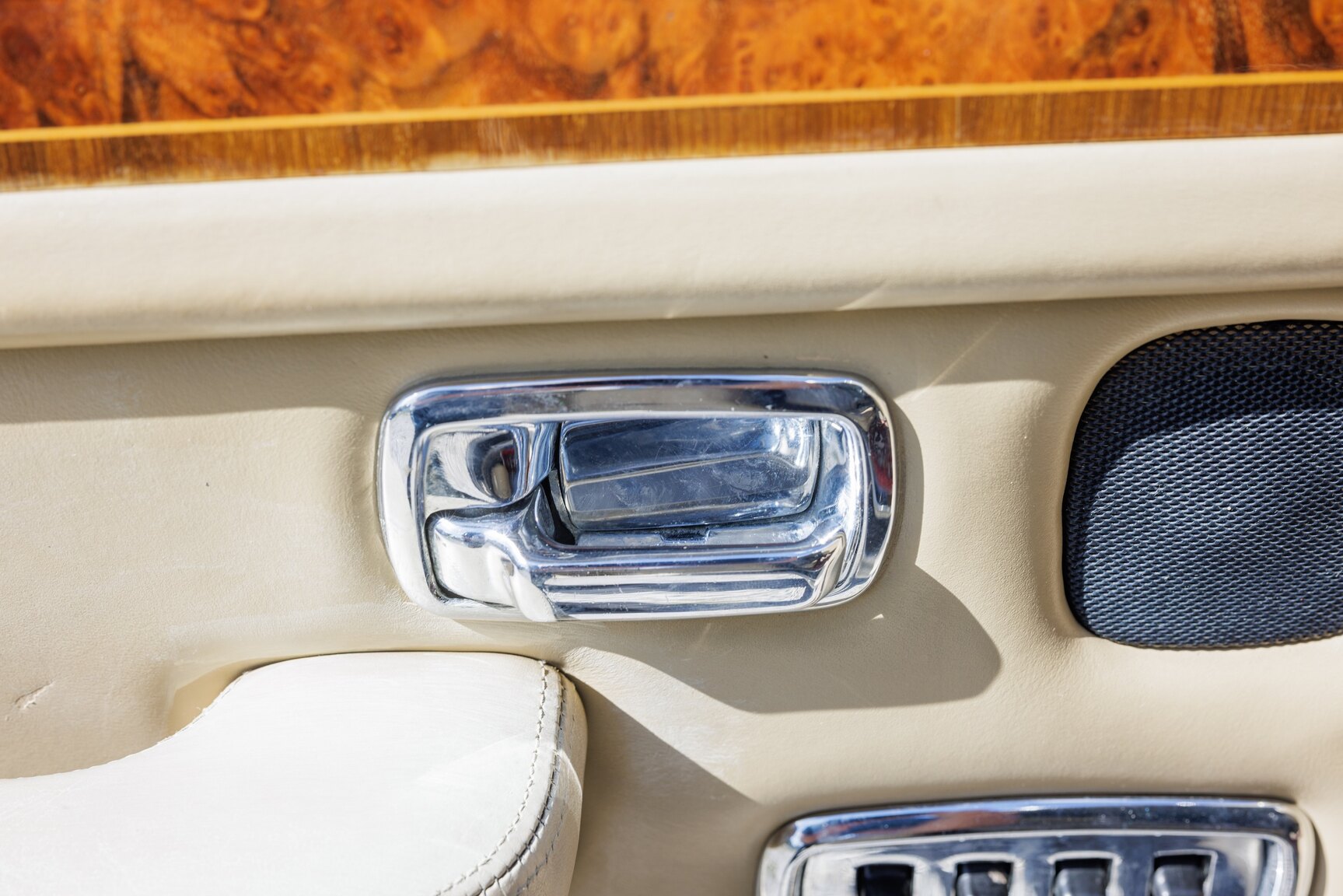 Interior image of 1991 Rolls Royce Silver Spur LWB