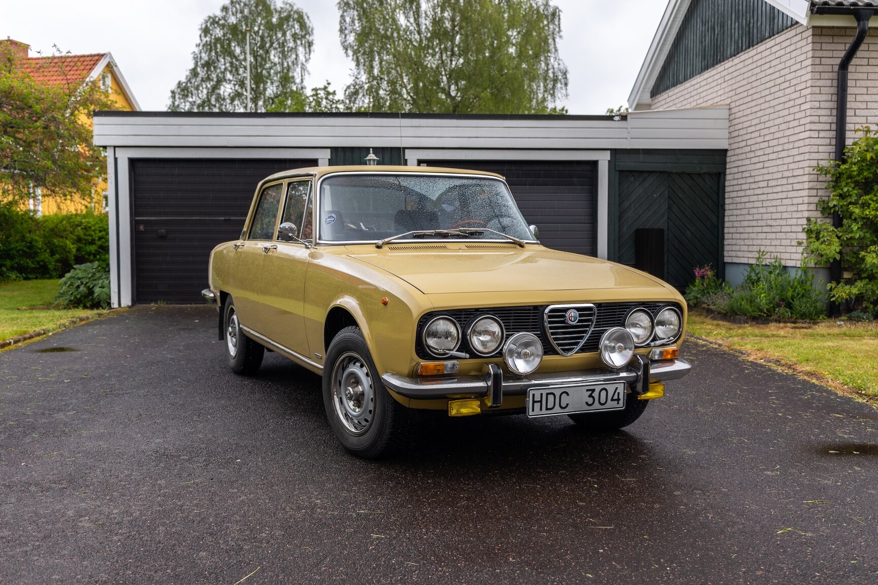 Exterior image of 1974 Alfa Romeo Berlina 2000
