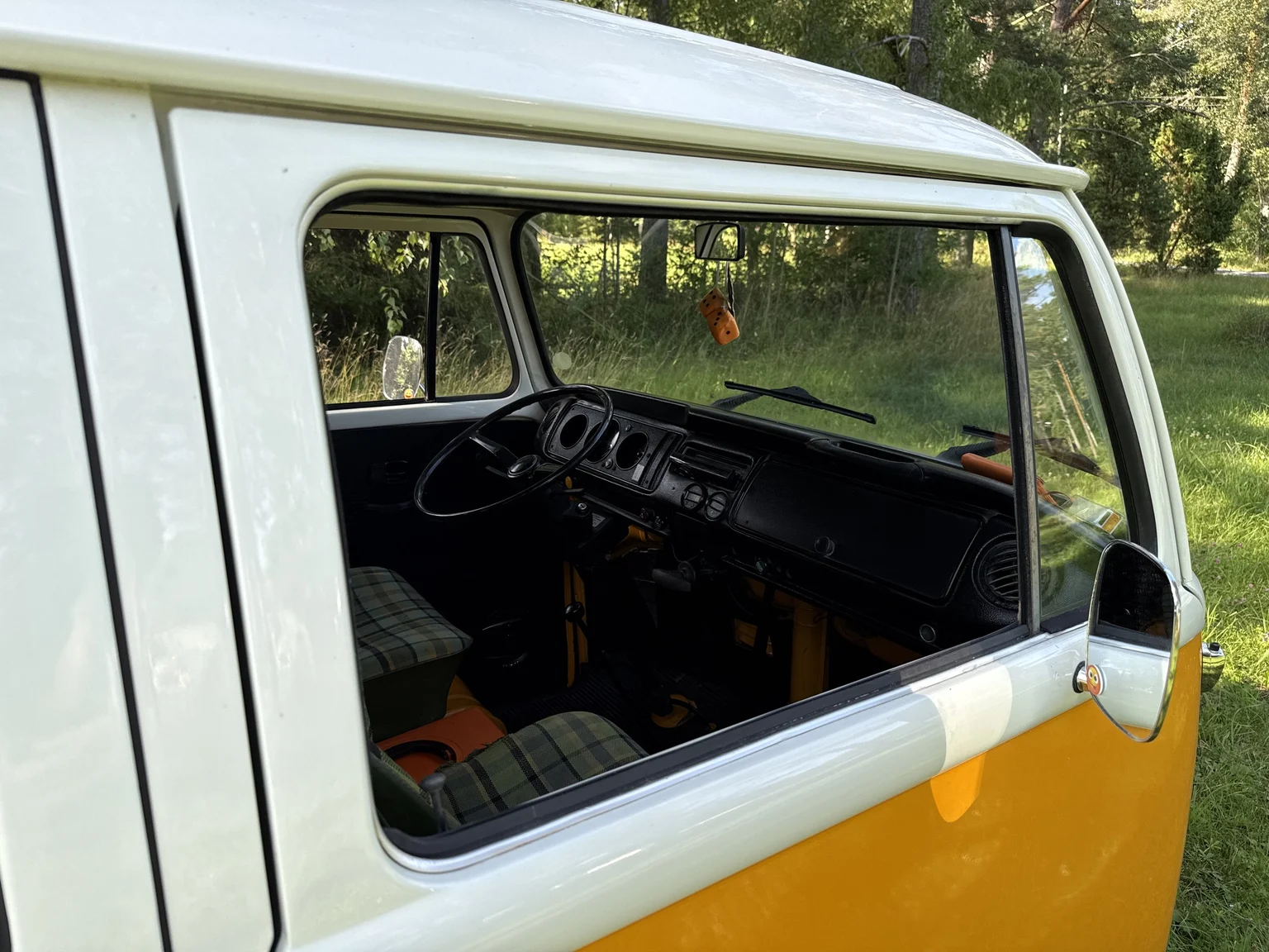 Aussenfoto 1975 Volkswagen Transporter Campervan (38)