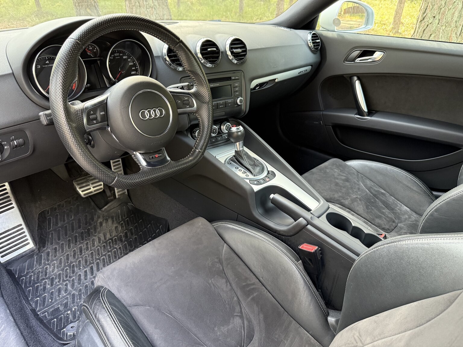 Interior image of 2011 Audi TT RS Coupé