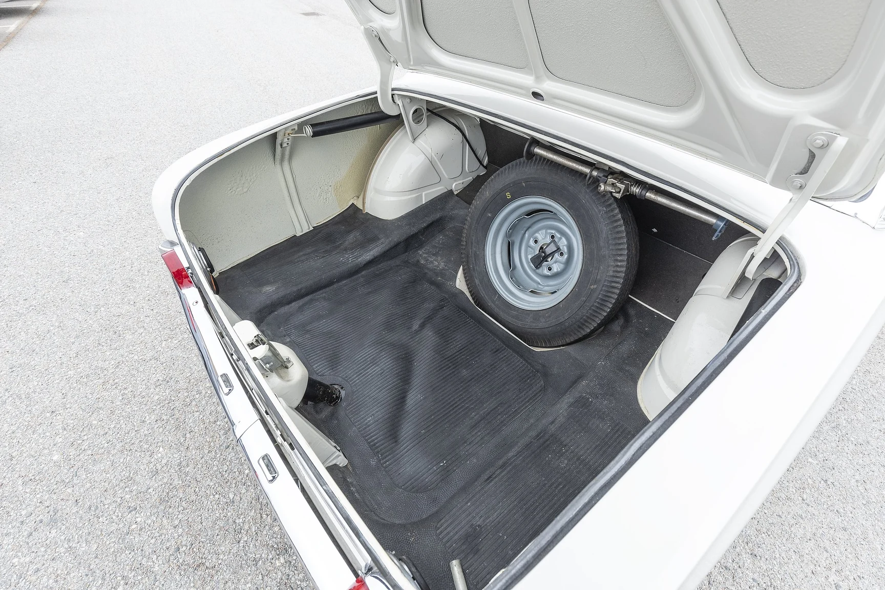 Innenraumfoto von 1961 Ford Taunus 17M TS - NO RESERVE (17)