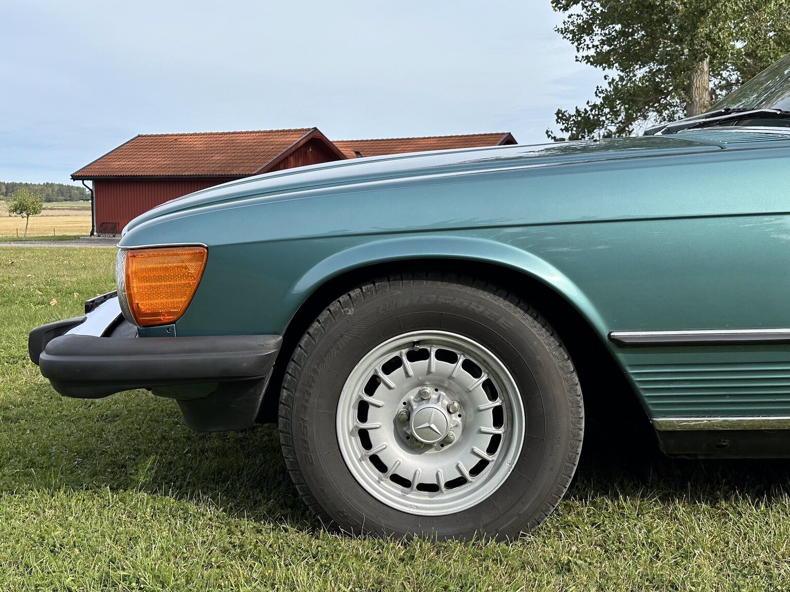 Exterior image of 1985 Mercedes-Benz 380 SL