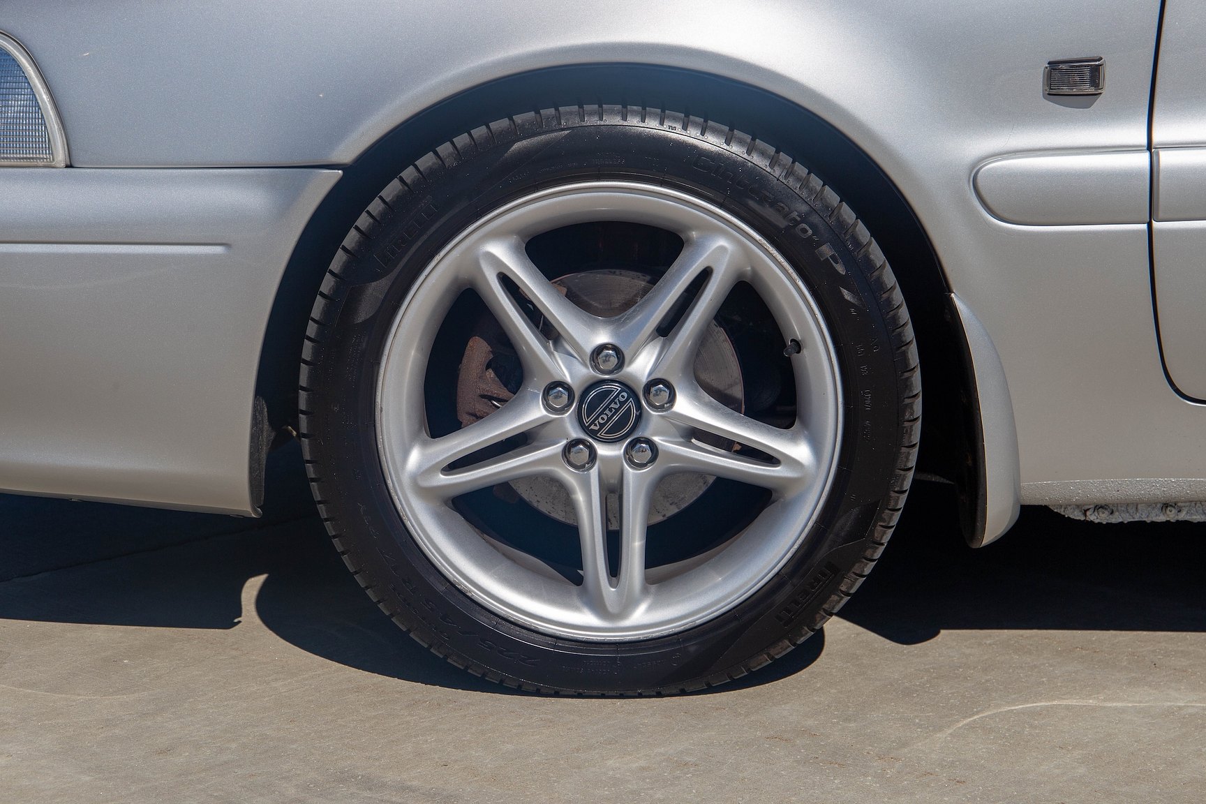 Exterior image of 1999 Volvo C70 2.5 T Manuell
