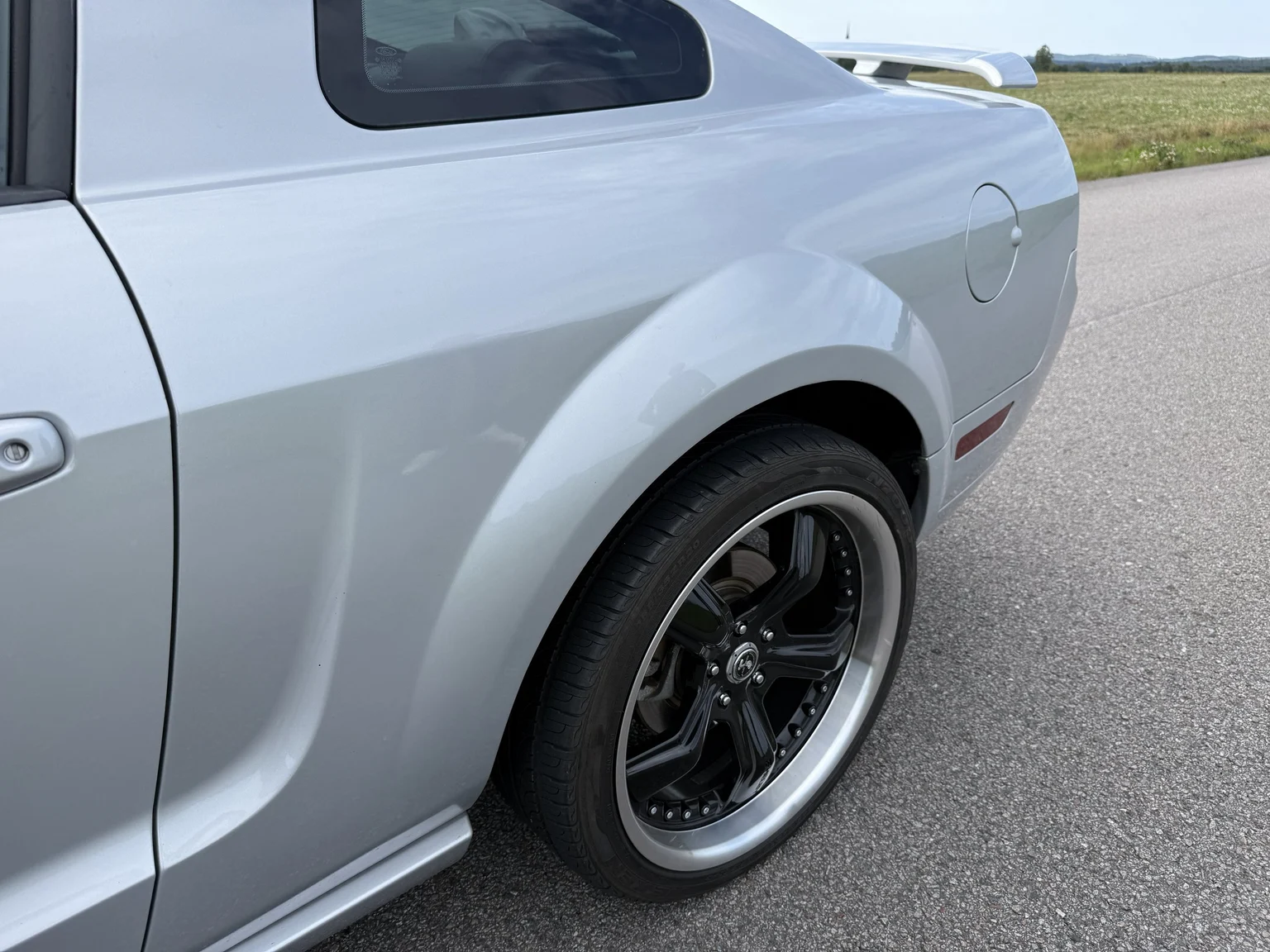 Exteriörbild på 2006 Ford Mustang GT (43)