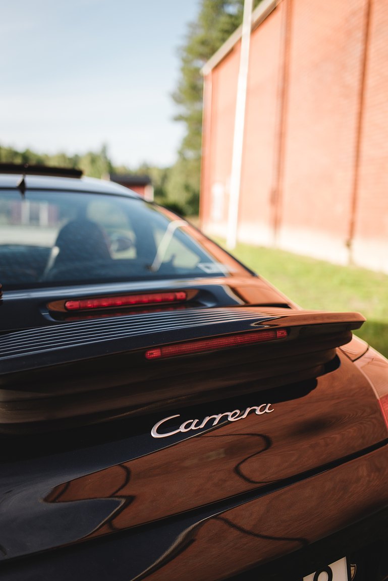 Exterior image of 1998 Porsche 996 Carrera 