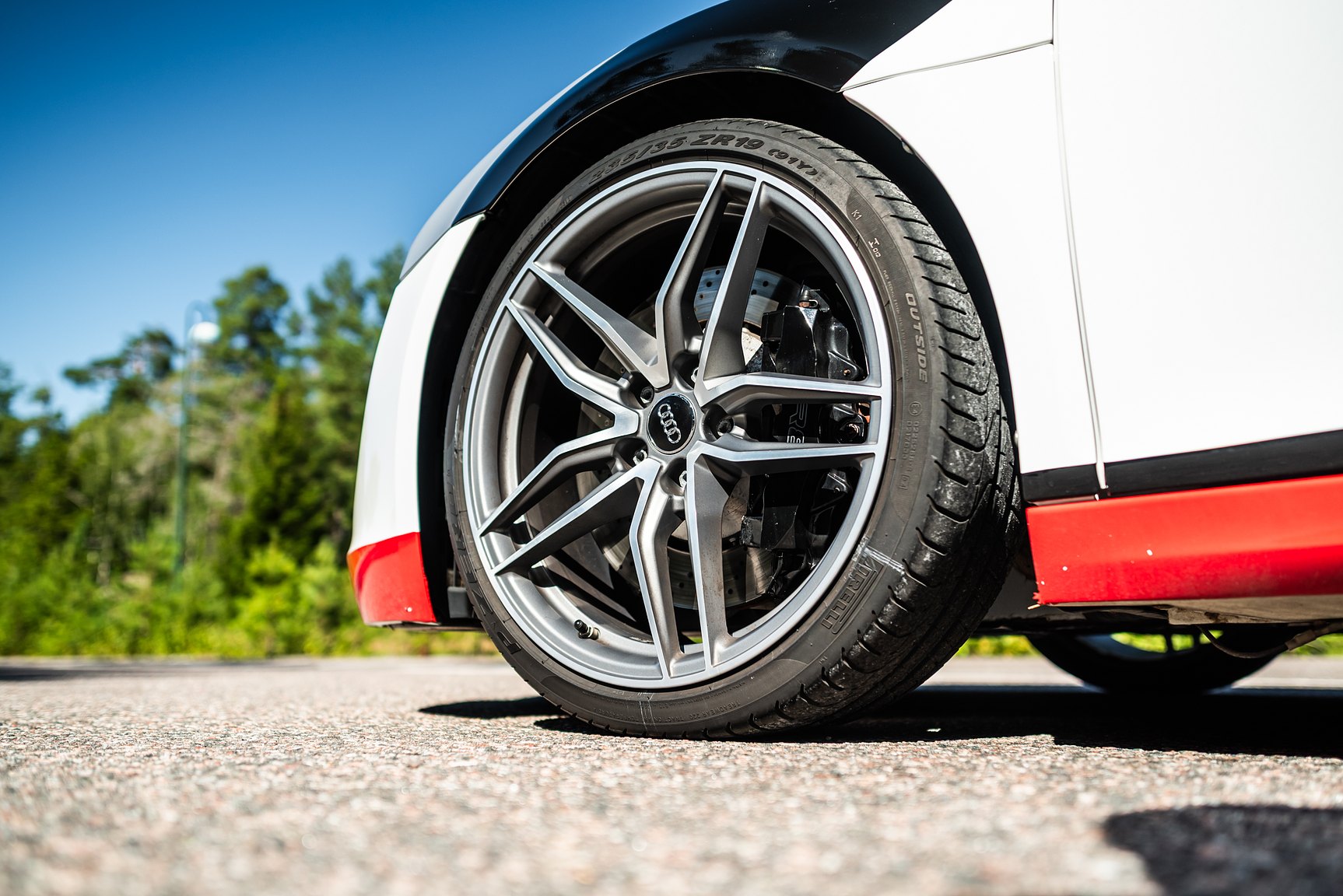 Exterior image of 2008 Audi R8 4.2 V8 Turbo Manuell