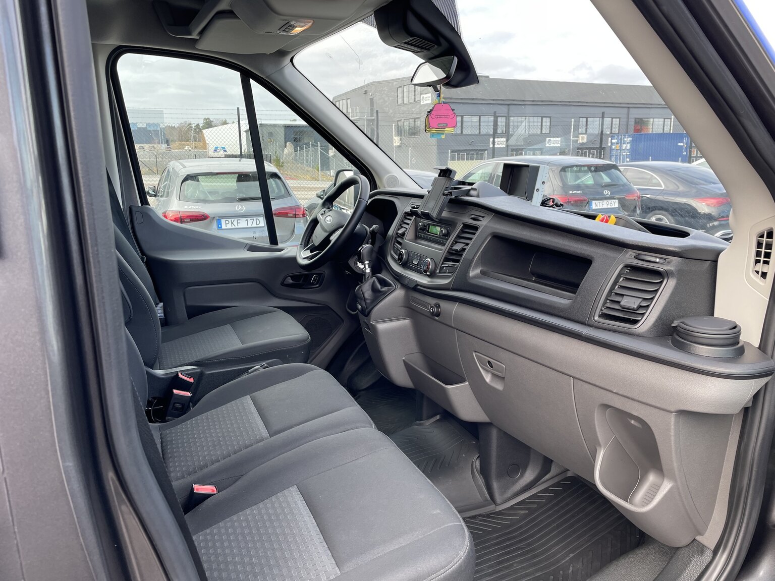 Interiörbild 2022 Ford Transit fordonstransport