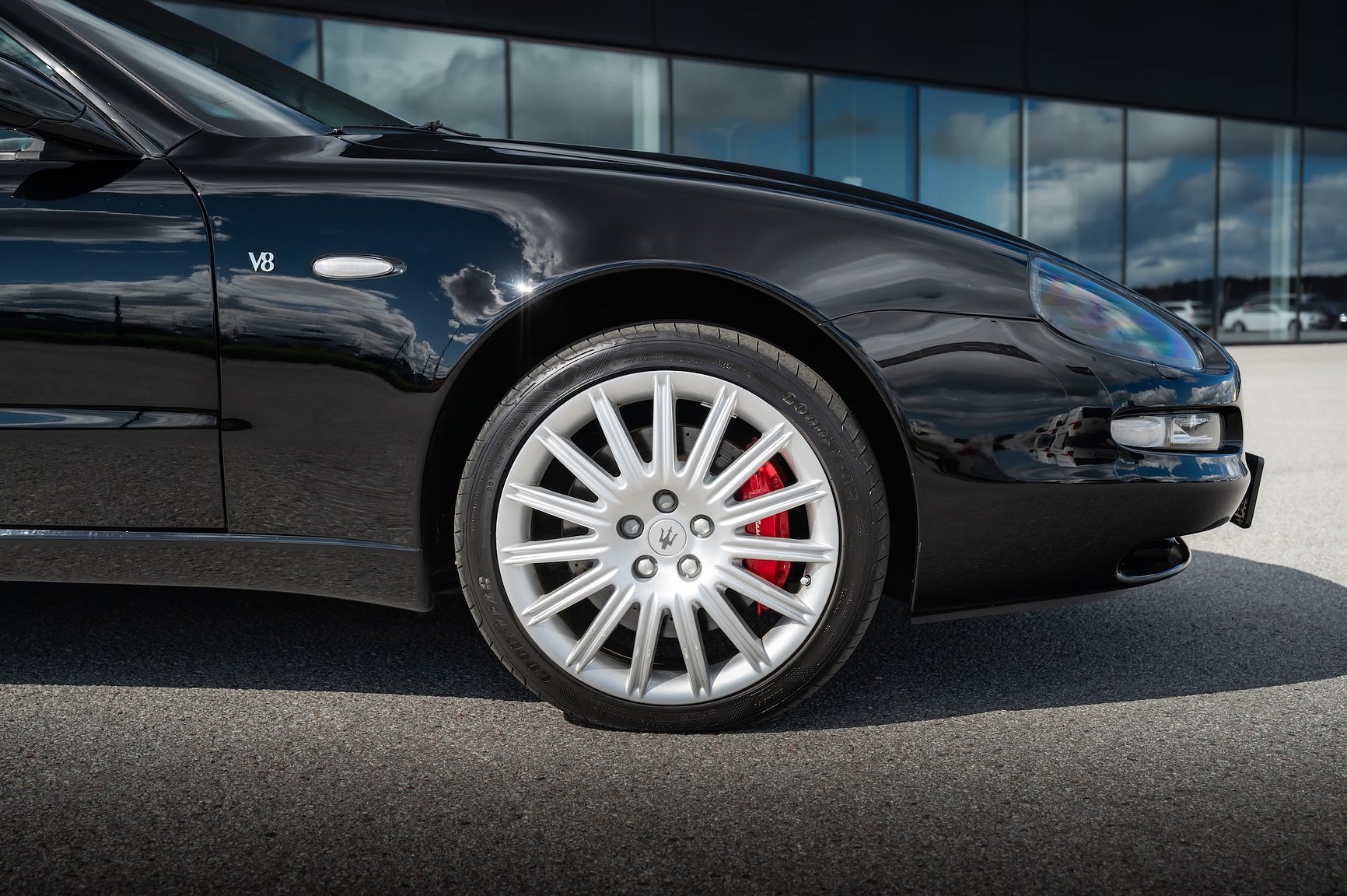 Exterior image of 2004 Maserati Coupé 4.2 V8 Cambiocorsa