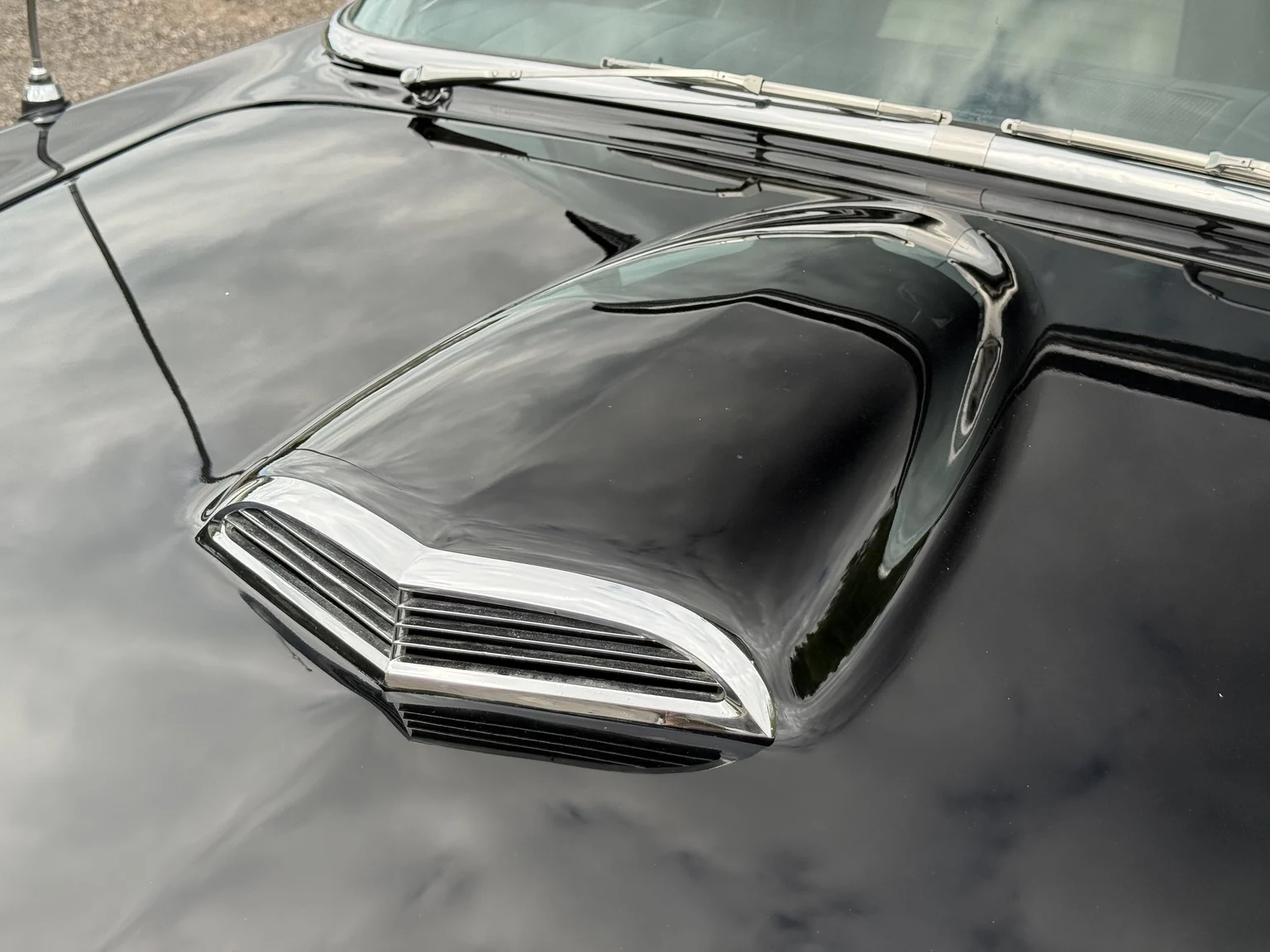 Exterior image of 1957 Ford Thunderbird (25)