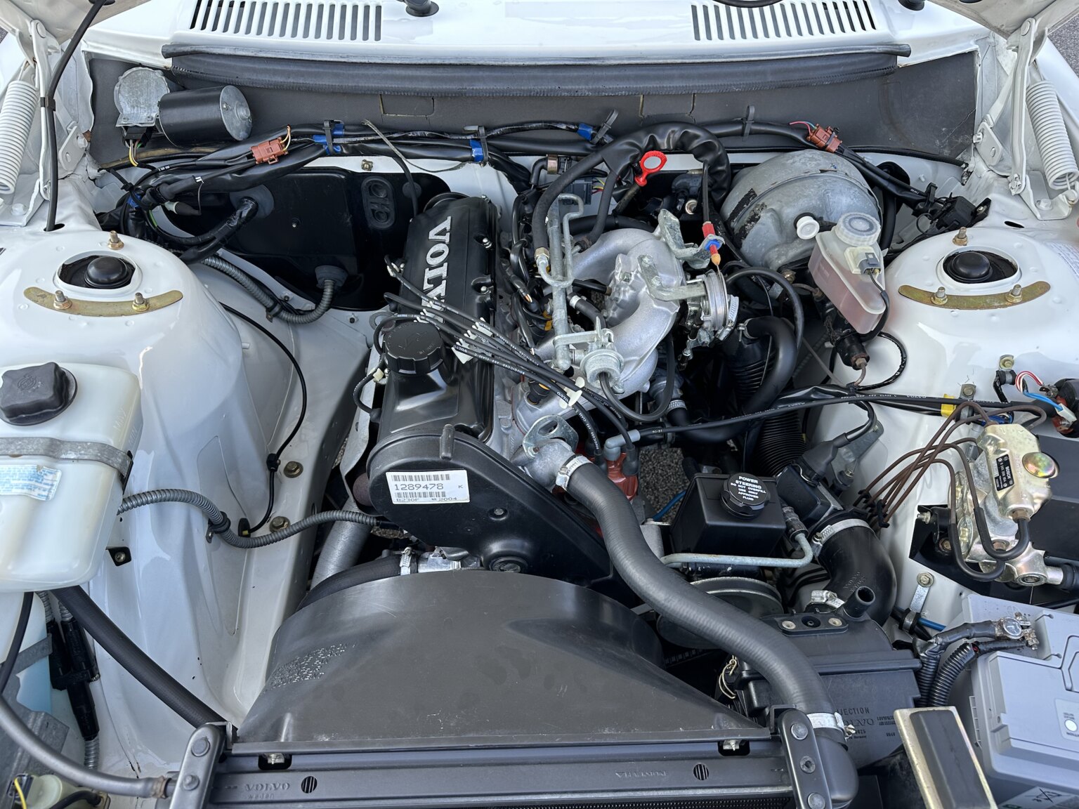 Image of 1991 Volvo 240 GLT mechanics