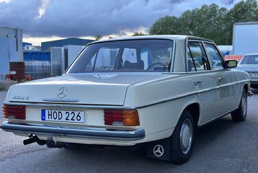 Exteriörbild på 1974 Mercedes Benz 230.6