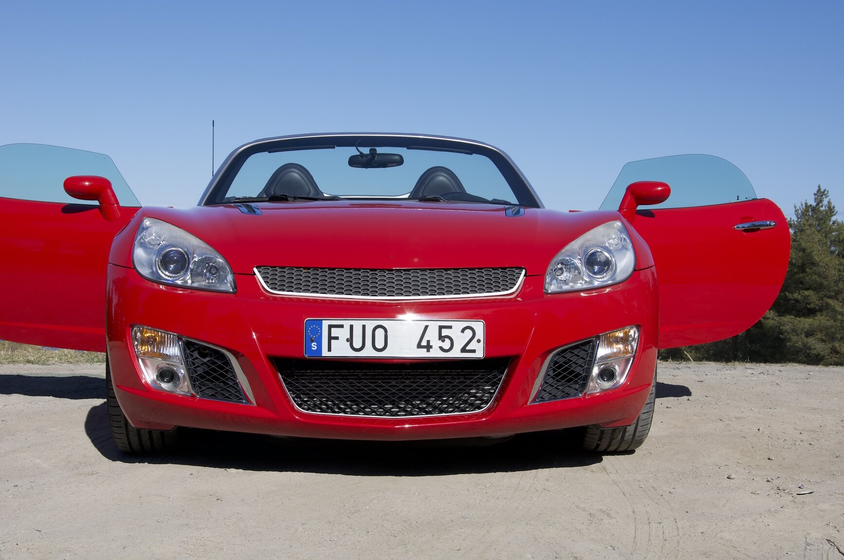 Exterior image of 2007 Opel GT 2.0 Turbo