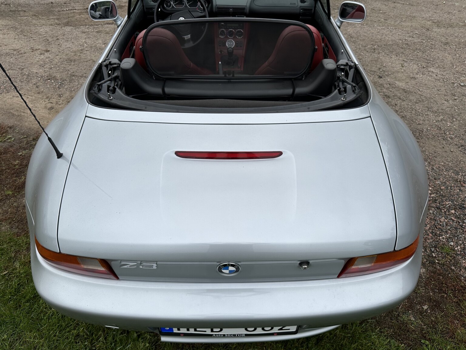 Exterior image of 1997 BMW Z3 2.8 Roadster