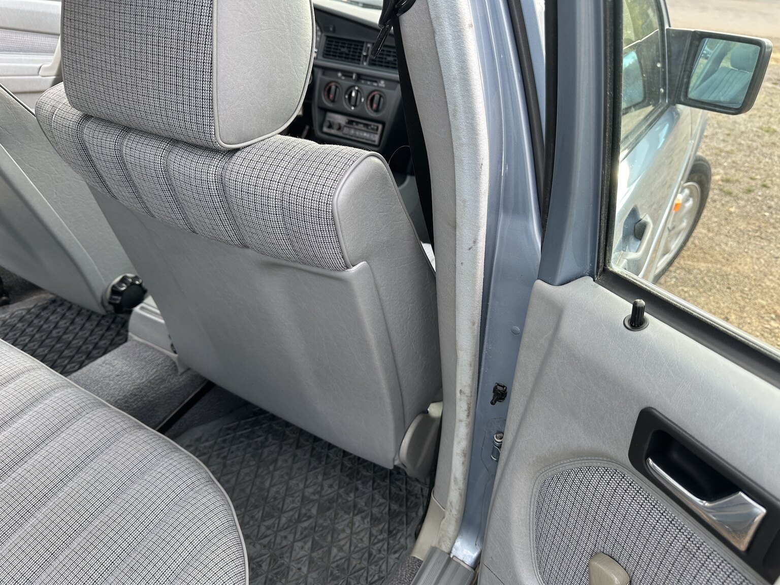 Interior image of 1988 Mercedes-Benz 190 E