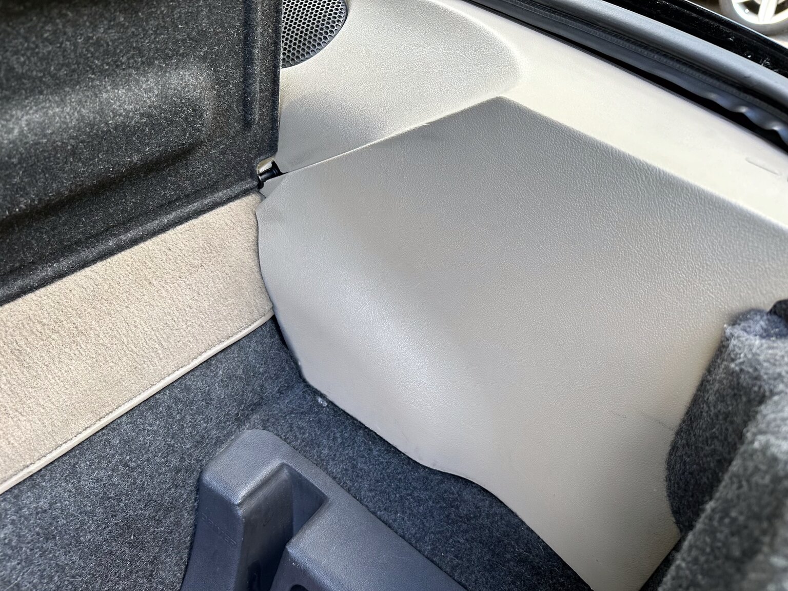 Interior image of 2000 Pontiac TransAm Firebird (40)