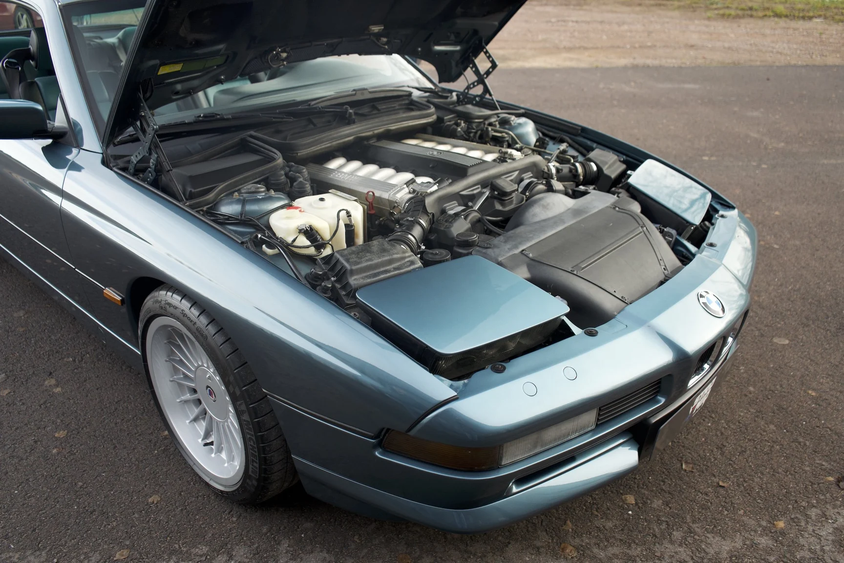 Image of 1992 BMW 850i 6-speed manual - 1 of 49 mechanics (2)
