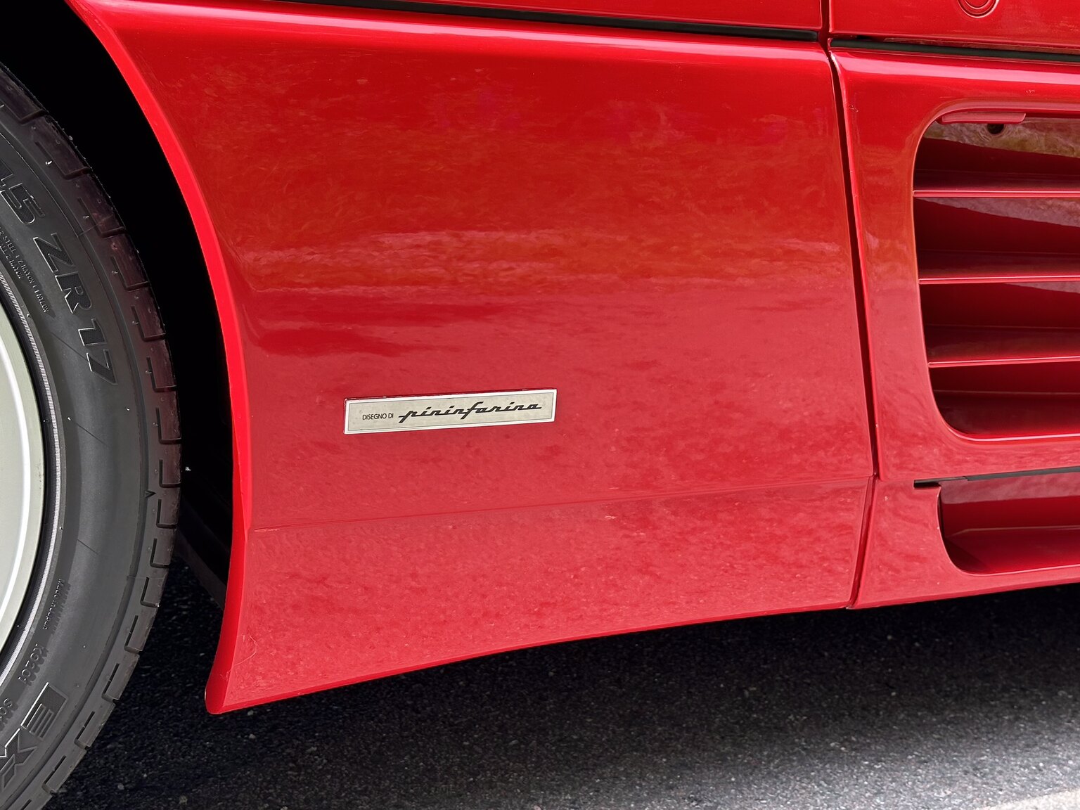 Exteriörbild på 1990 Ferrari 348 (61)